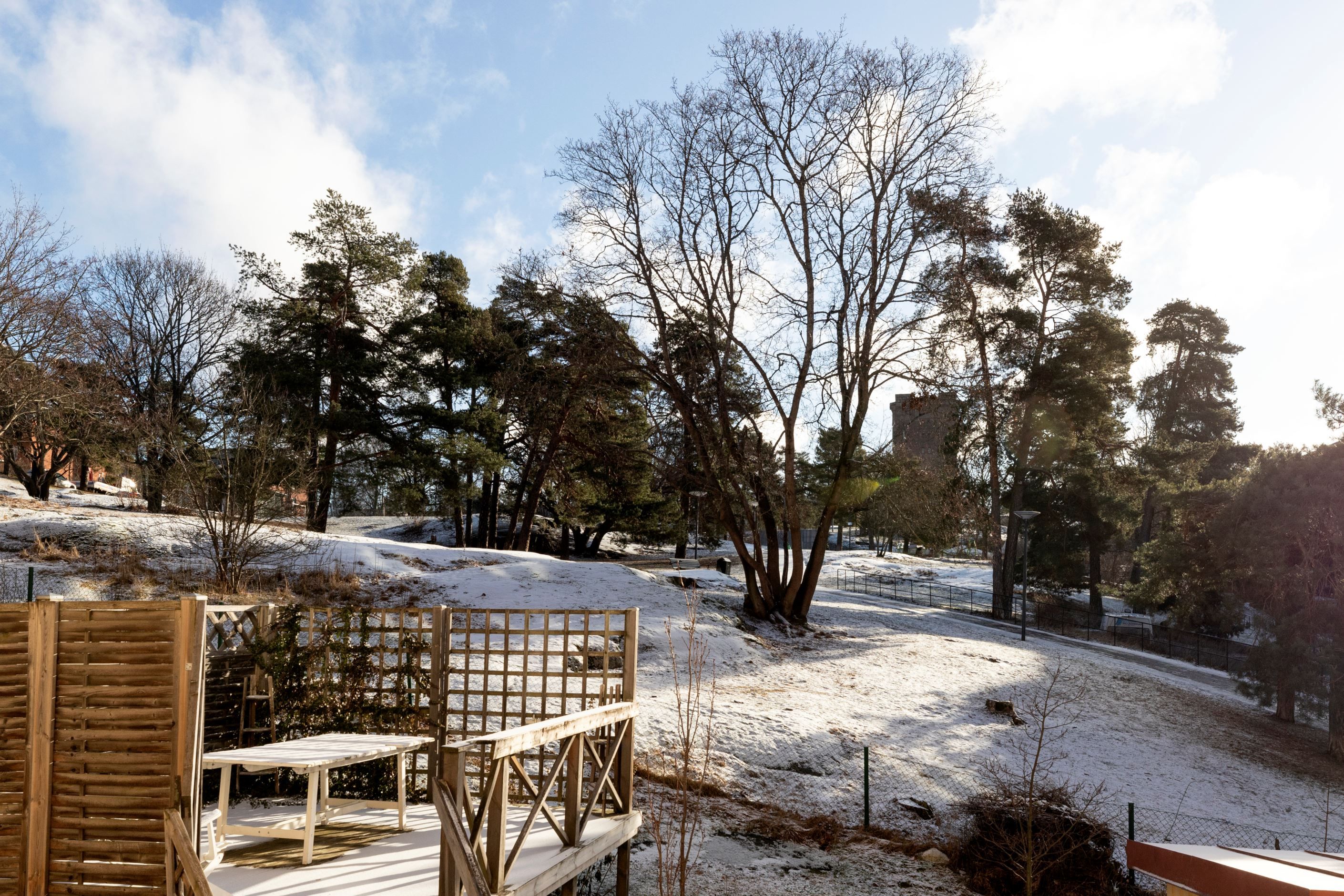 Föreningens innergård och utsikt från lägenheten