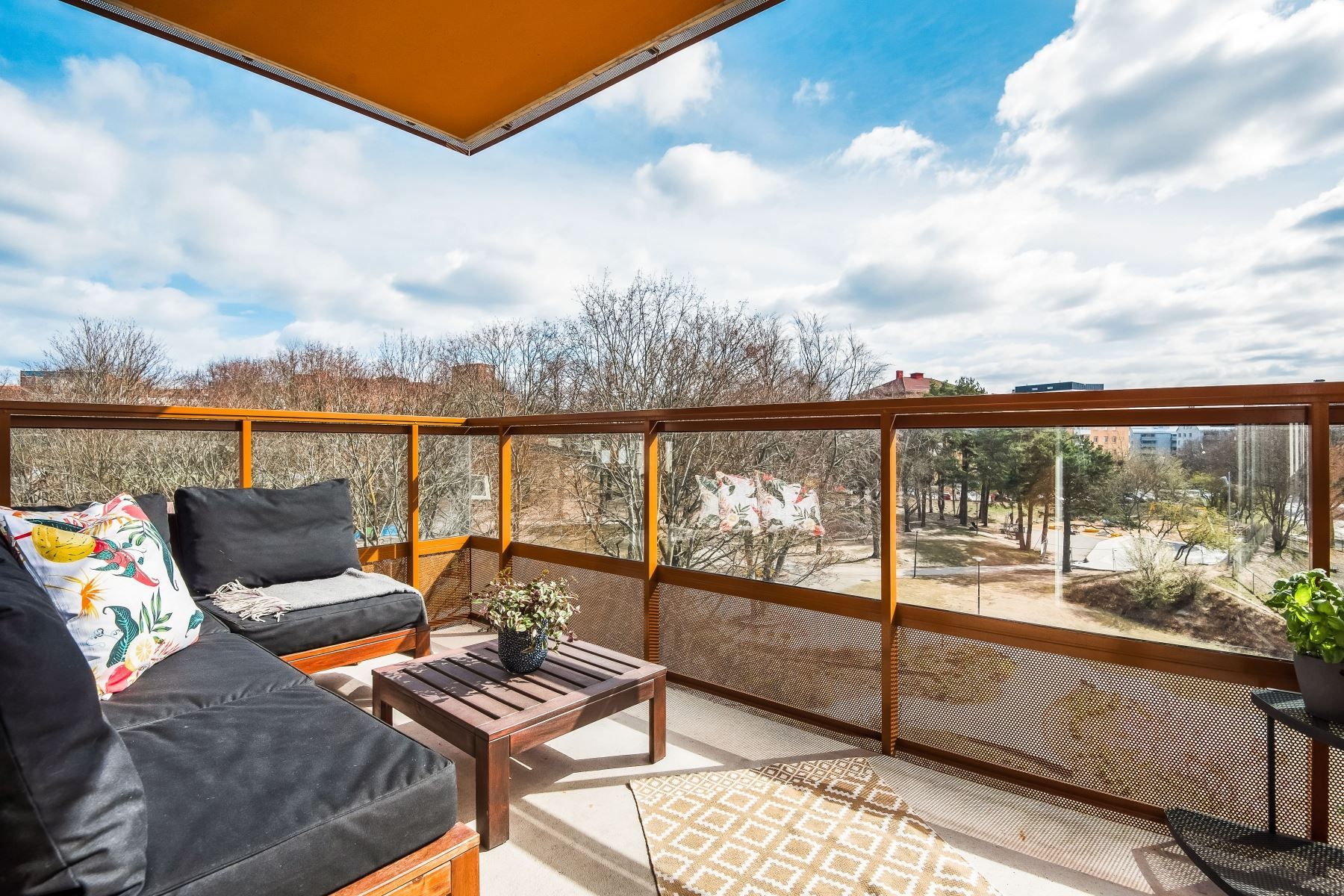 Underbar stor balkong