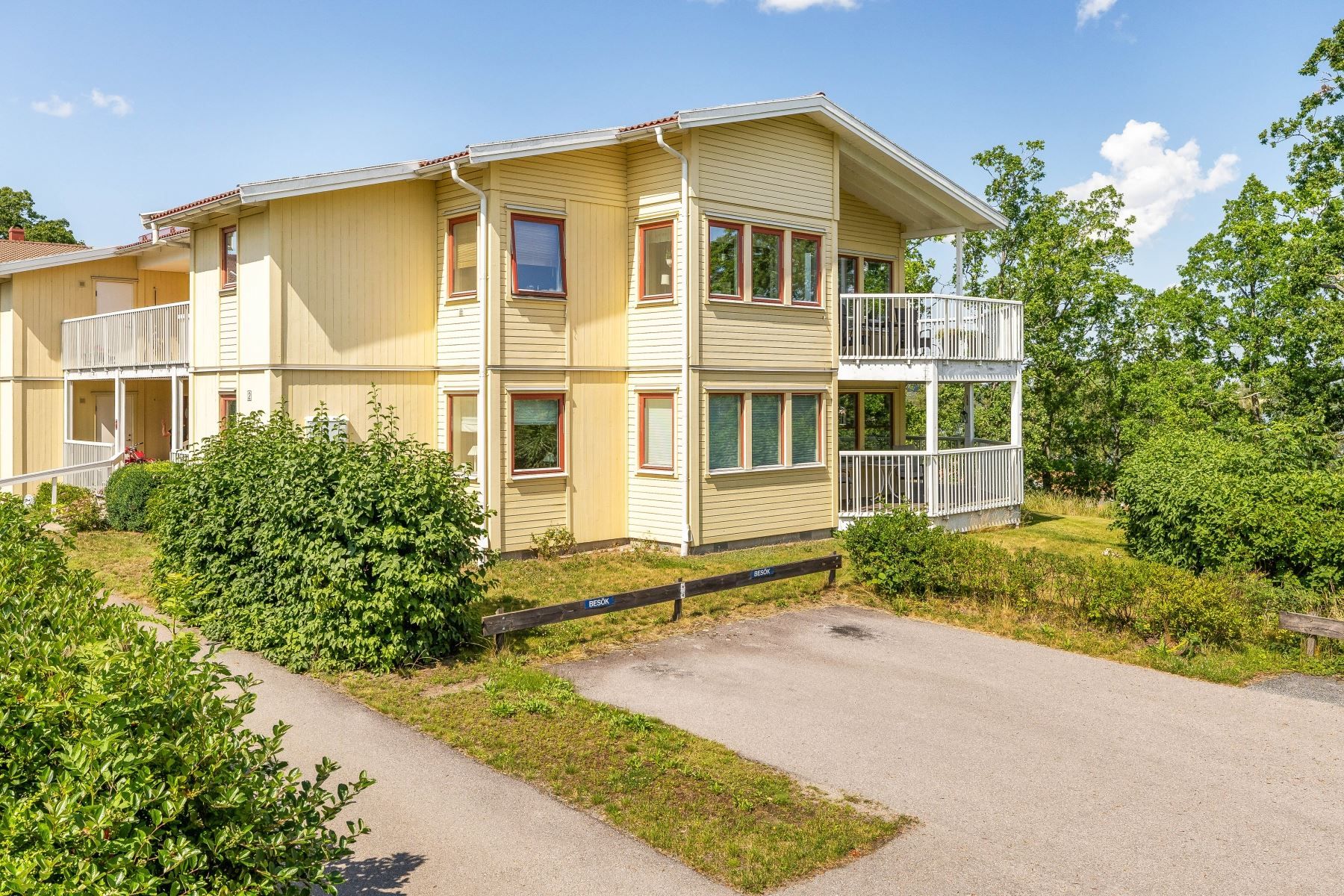Med bekvämt avstånd finns parkering.
