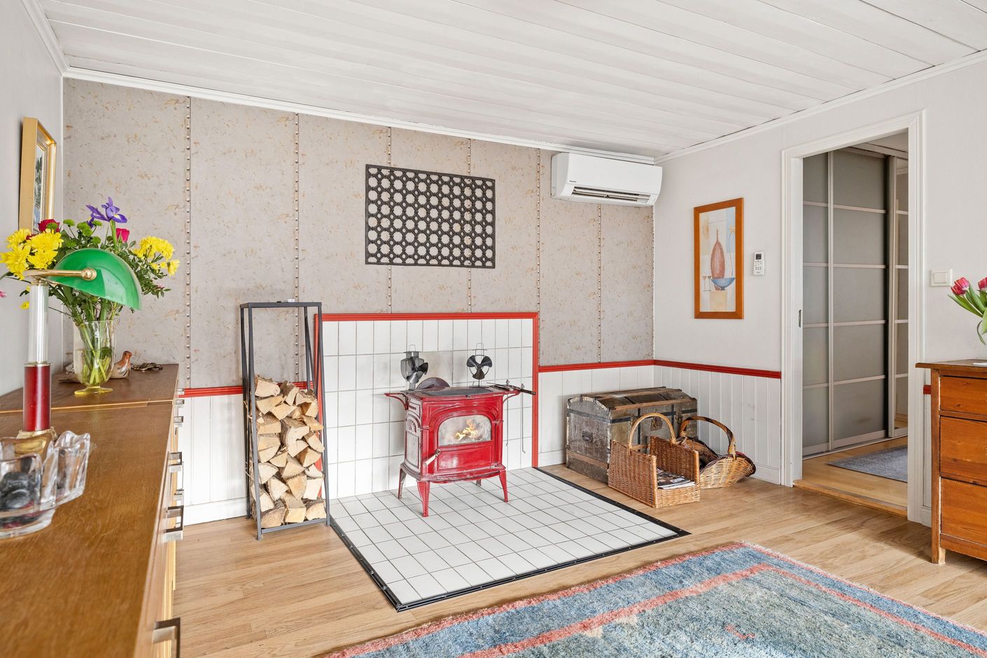 Vardagsrum med vedkamin