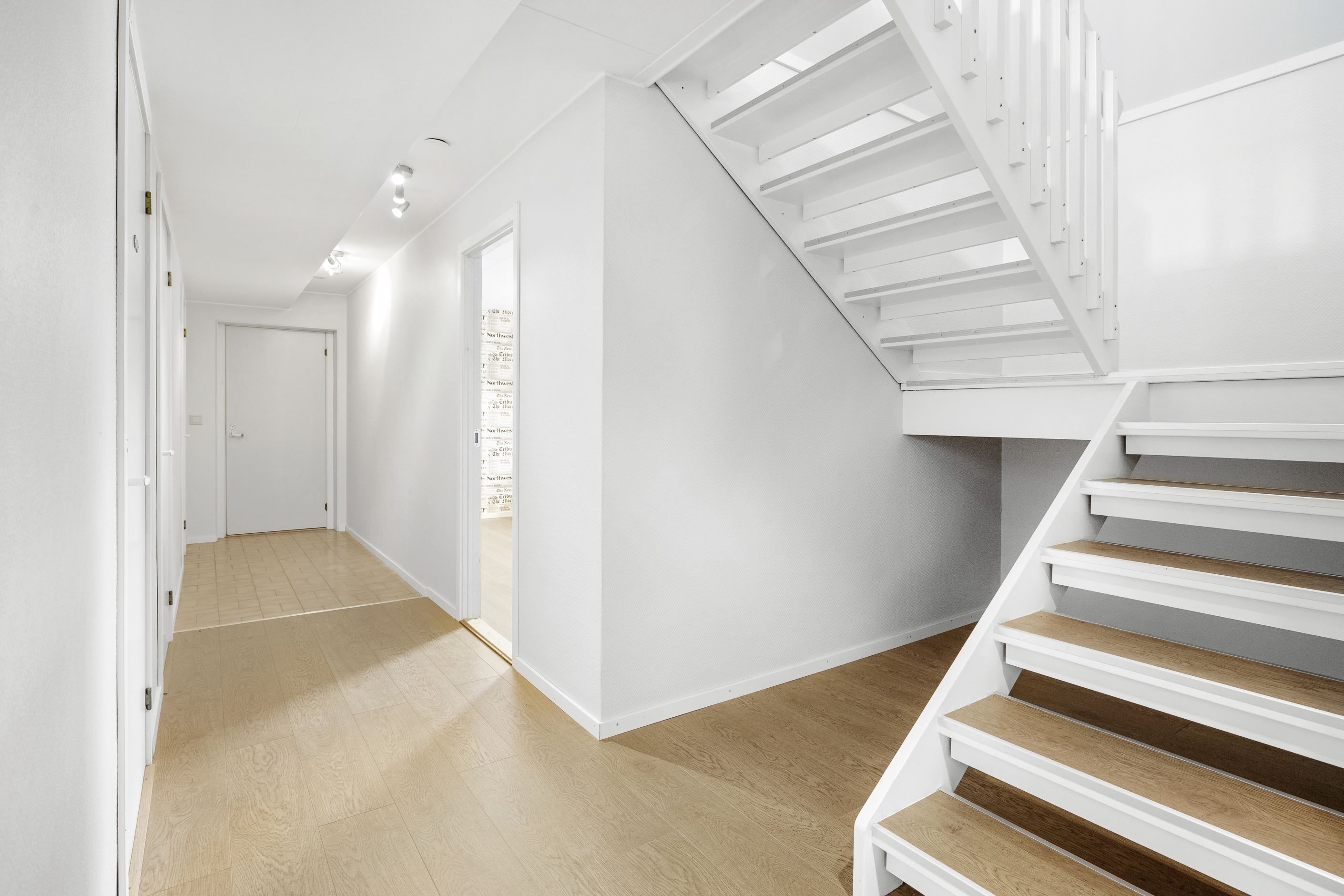 Hall i suterrängplan