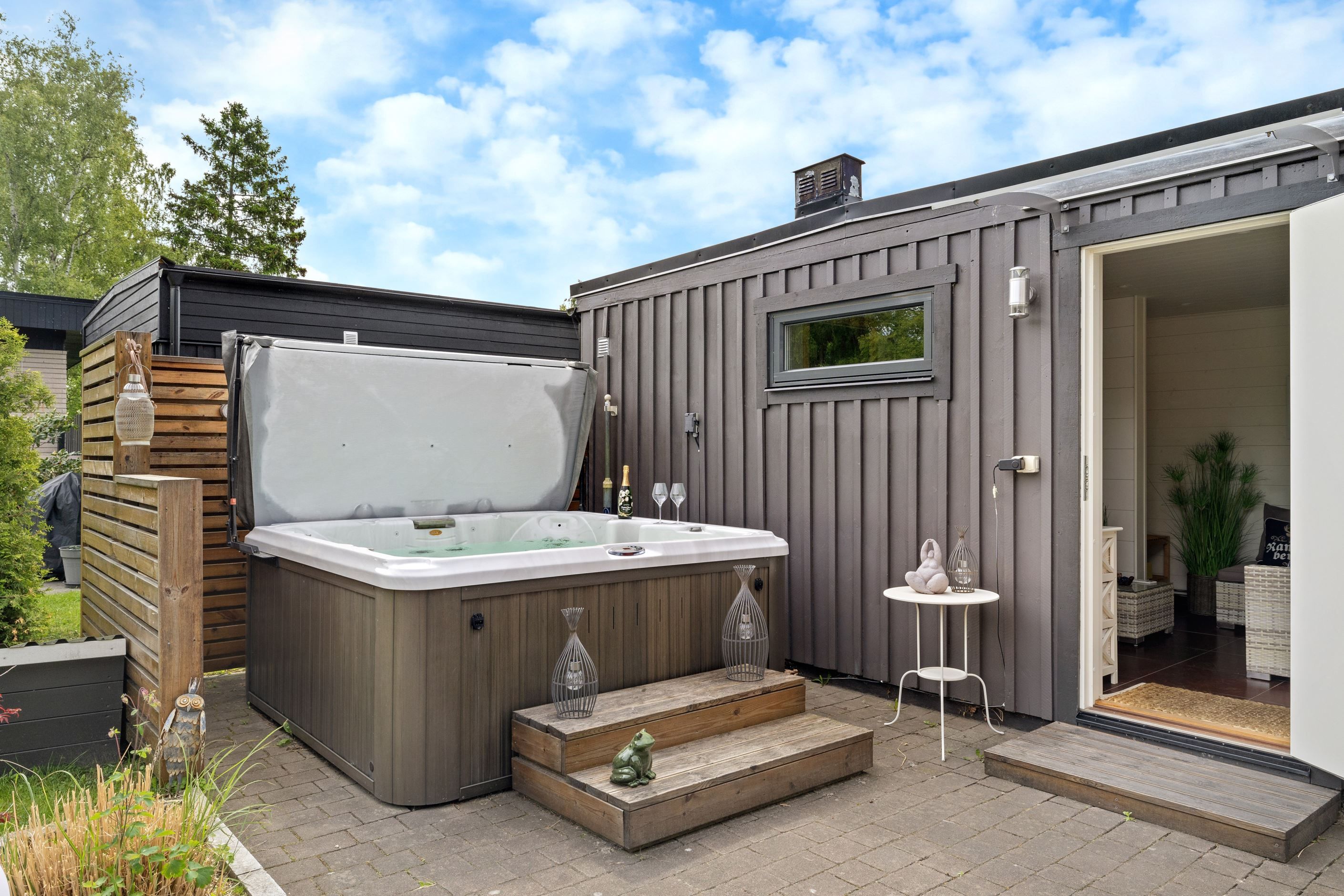 Utomhusspa & relaxavdelning