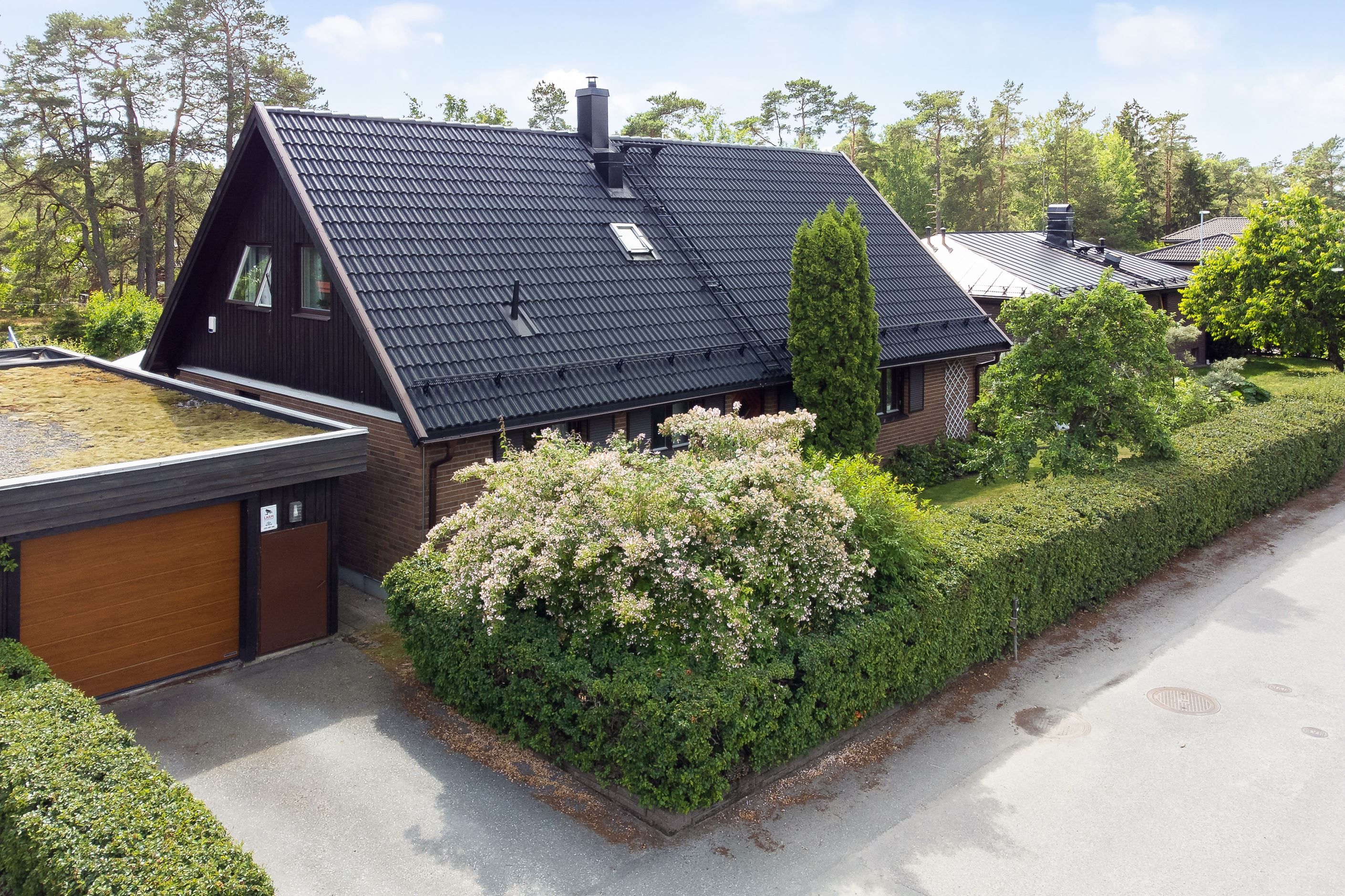 Framsida & garage