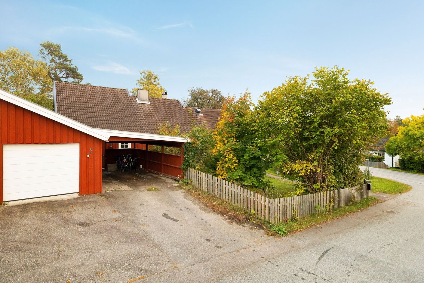 Garage & carport