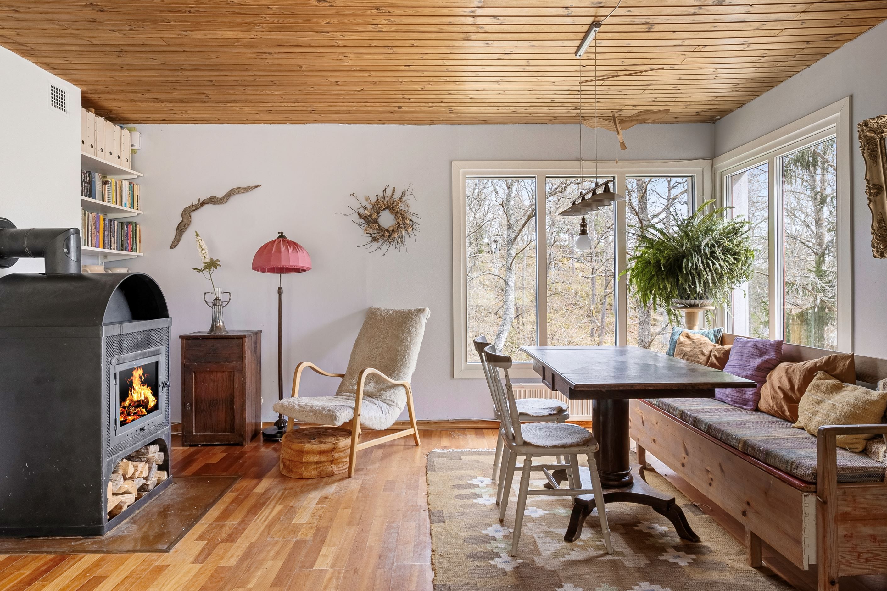 Vardagsrum med kamin