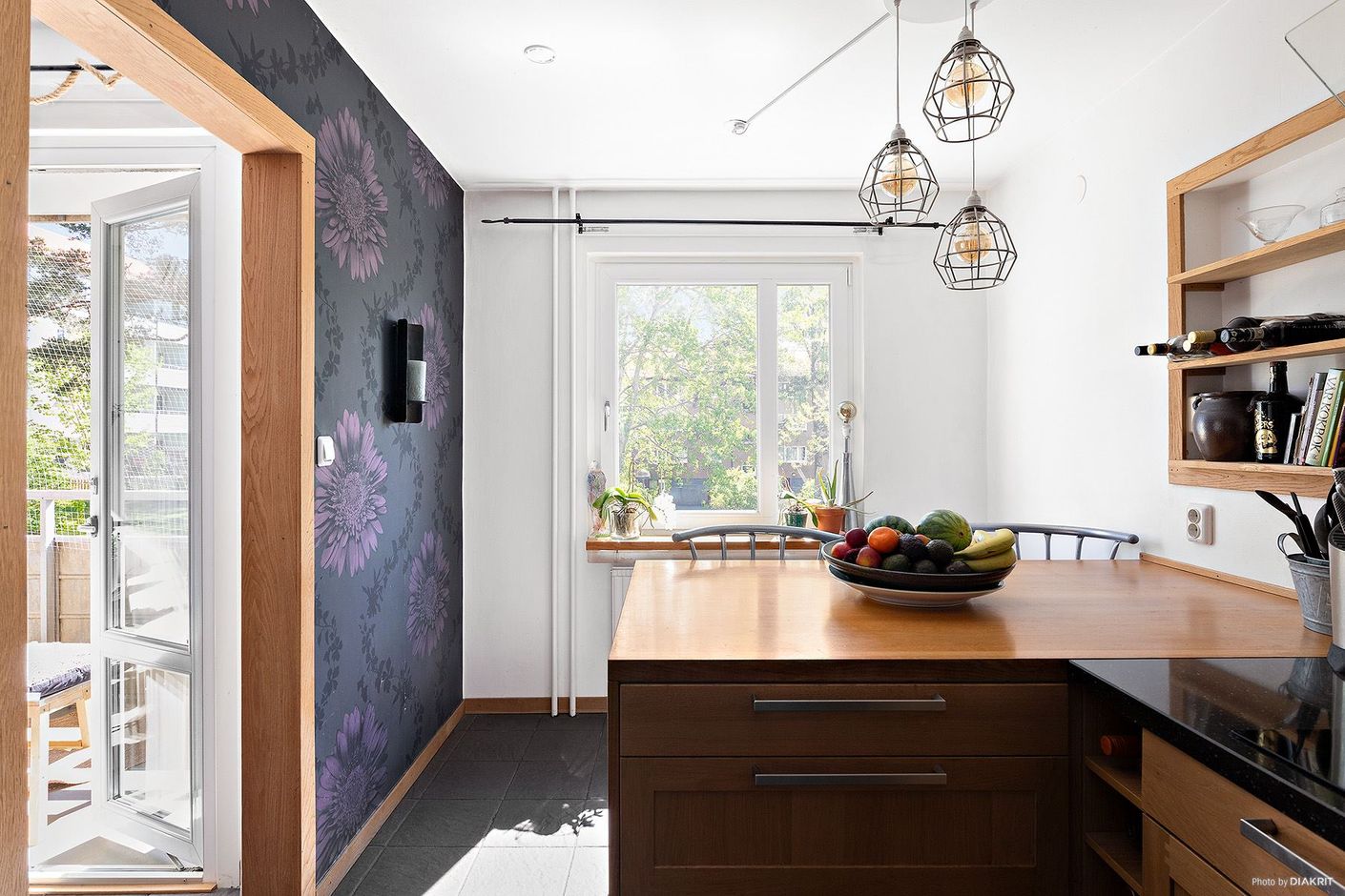 Barbord i anslutning till kök