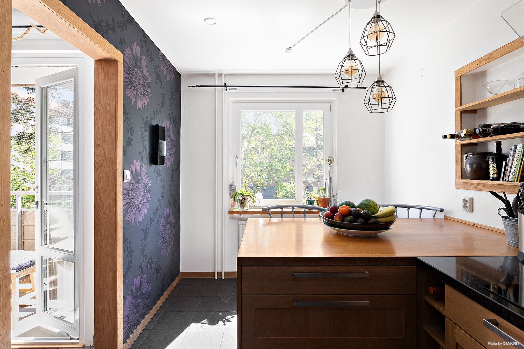 Barbord i anslutning till kök