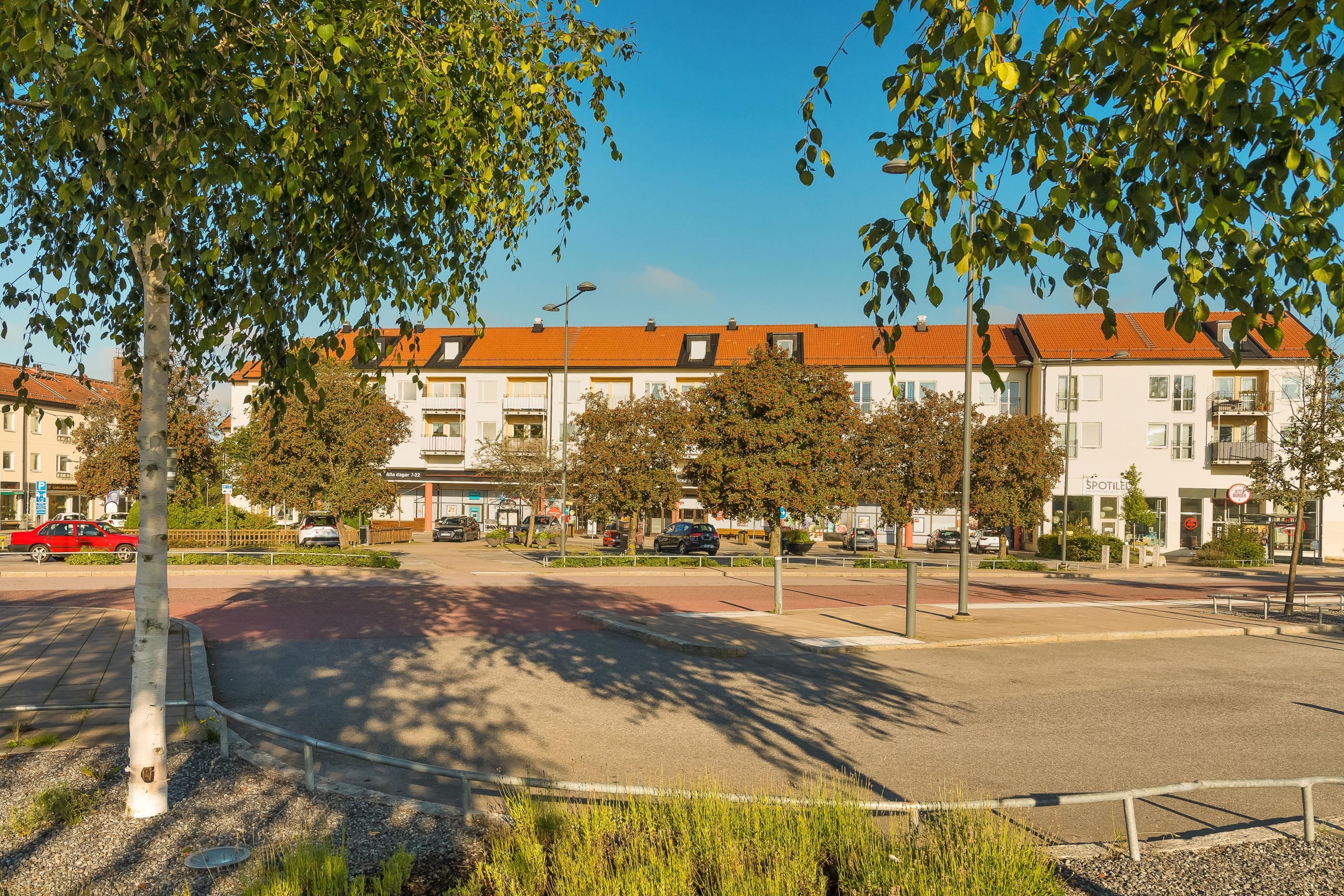 Trollbäckens centrum/alléplan