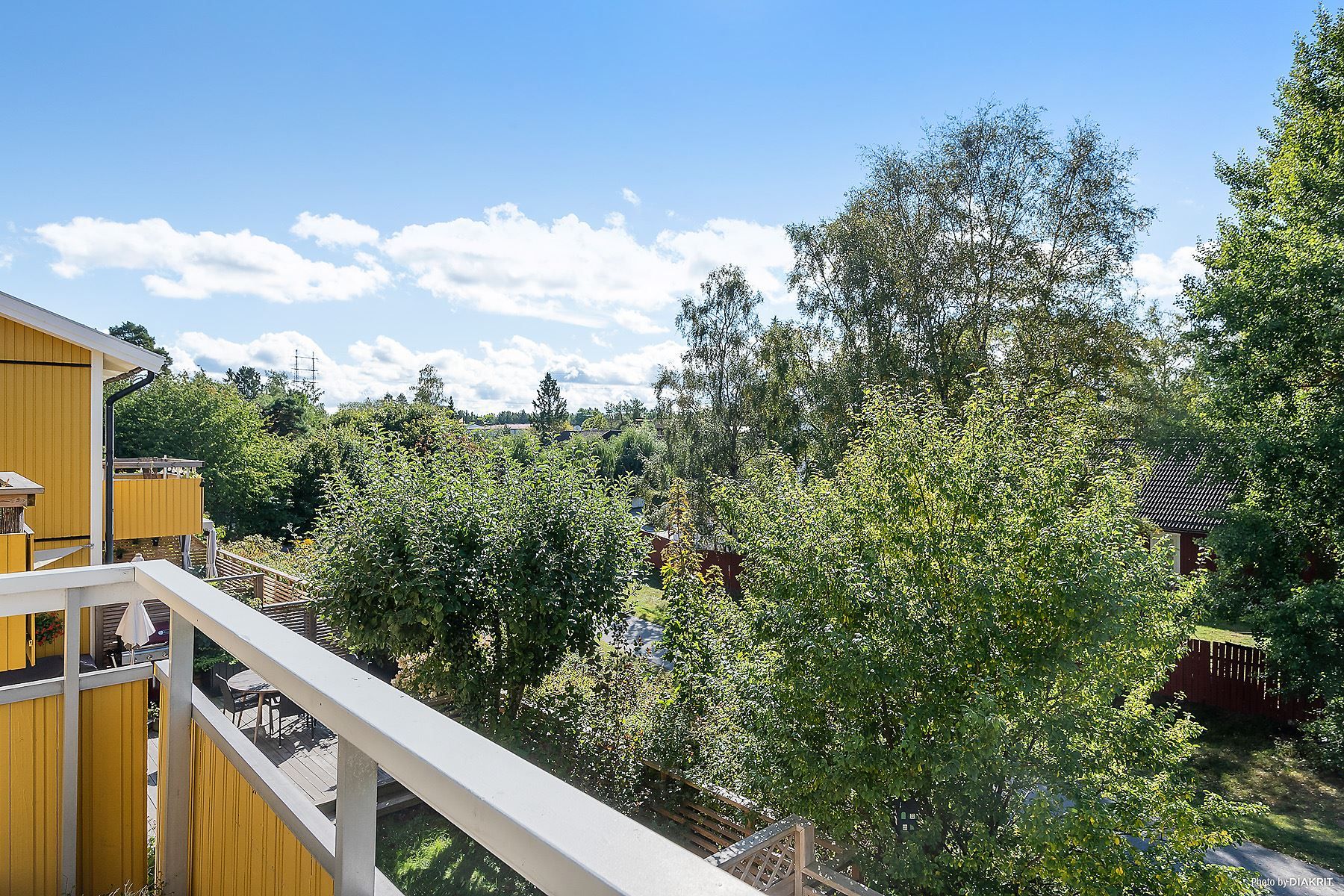 Vy från balkong (sommarbild)
