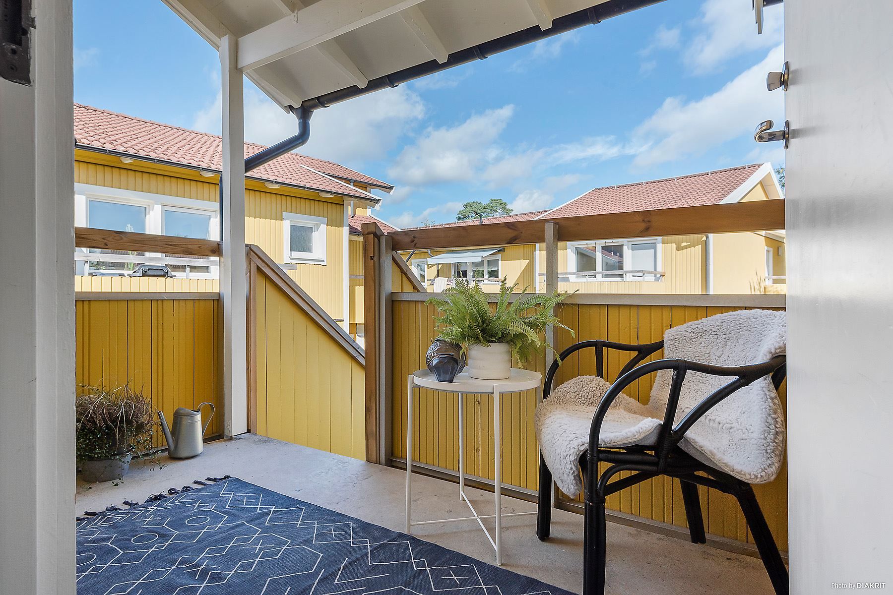 Egen entré framsida (sommarbild)