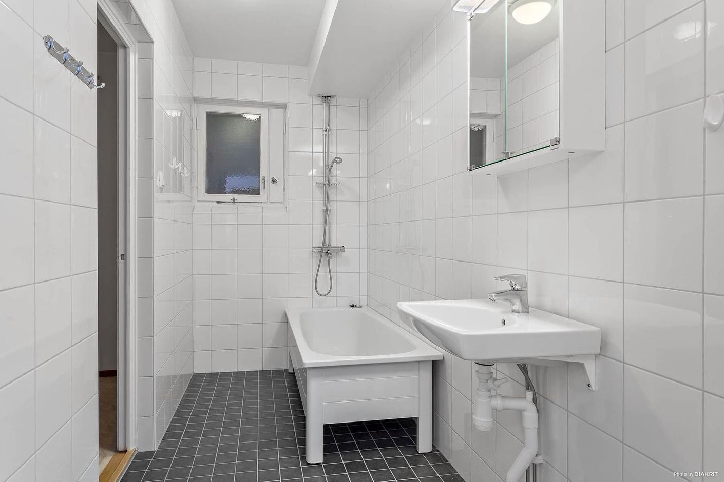 Elegant helkaklat badrum/wc