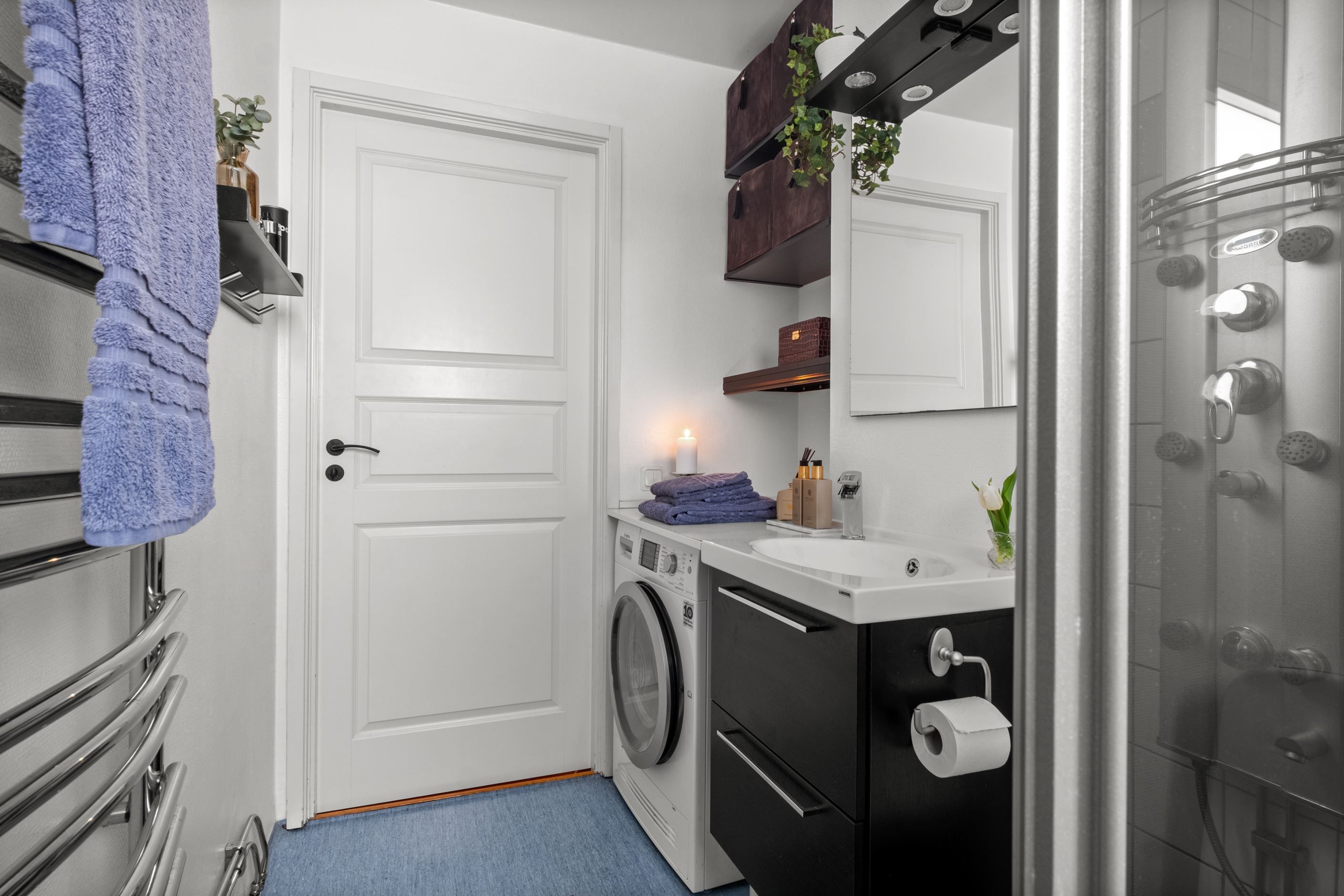 Badrum och tvättrum.