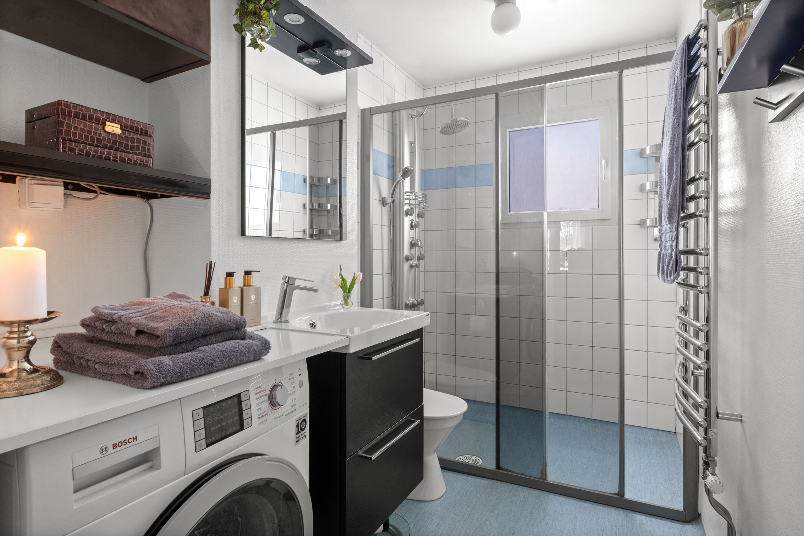 Badrum och tvättrum.