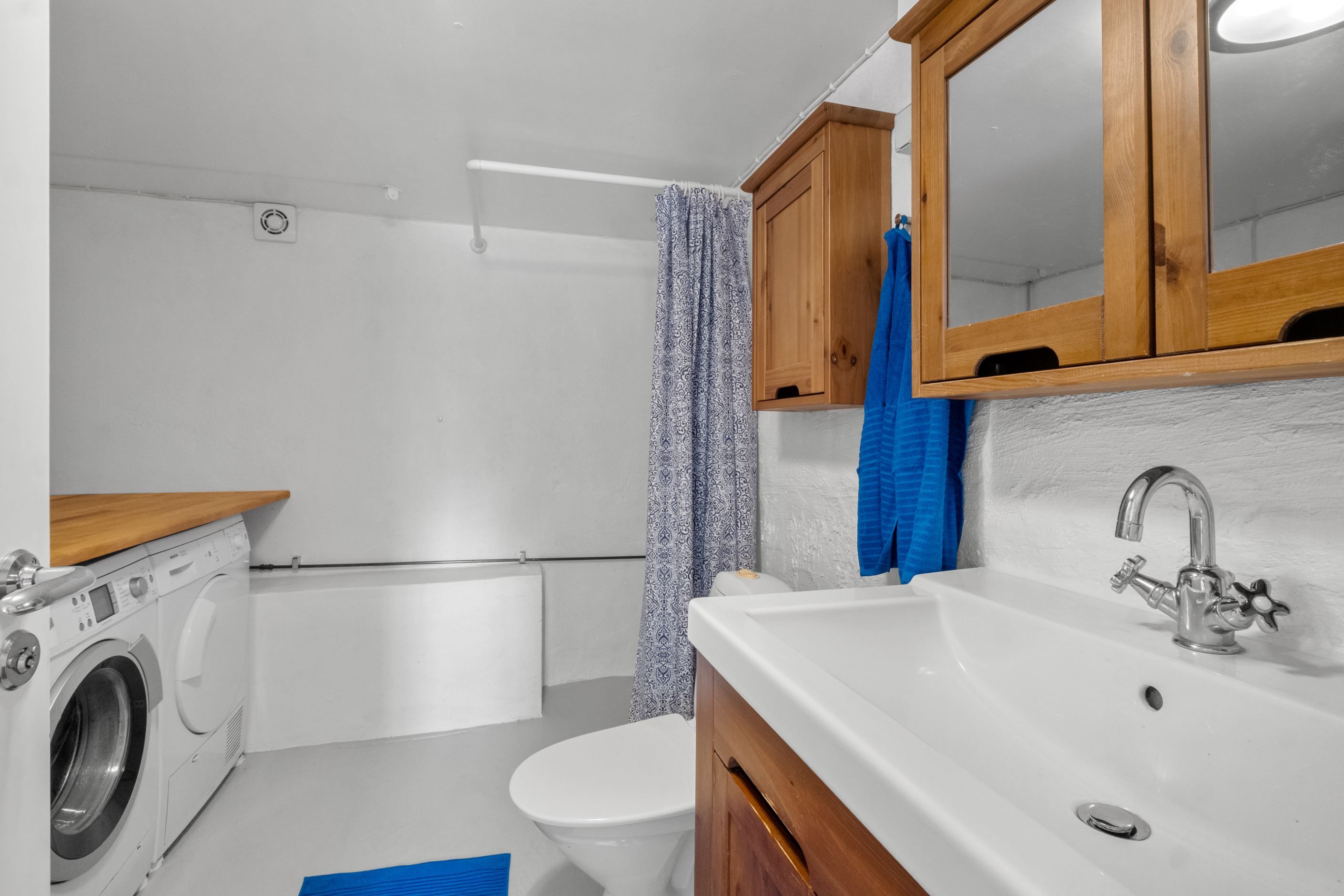 Badrum och tvättrum.