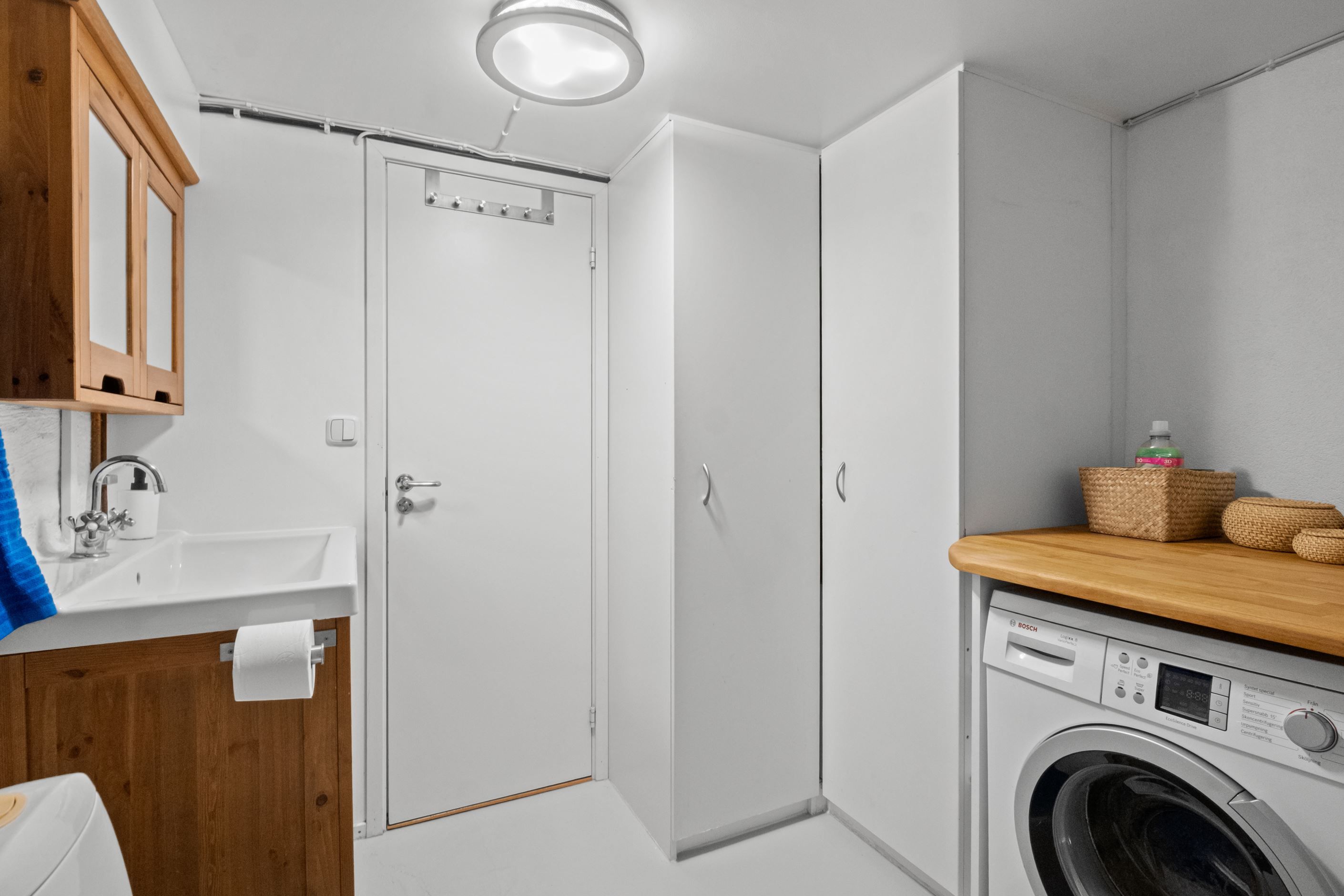 Badrum och tvättrum.