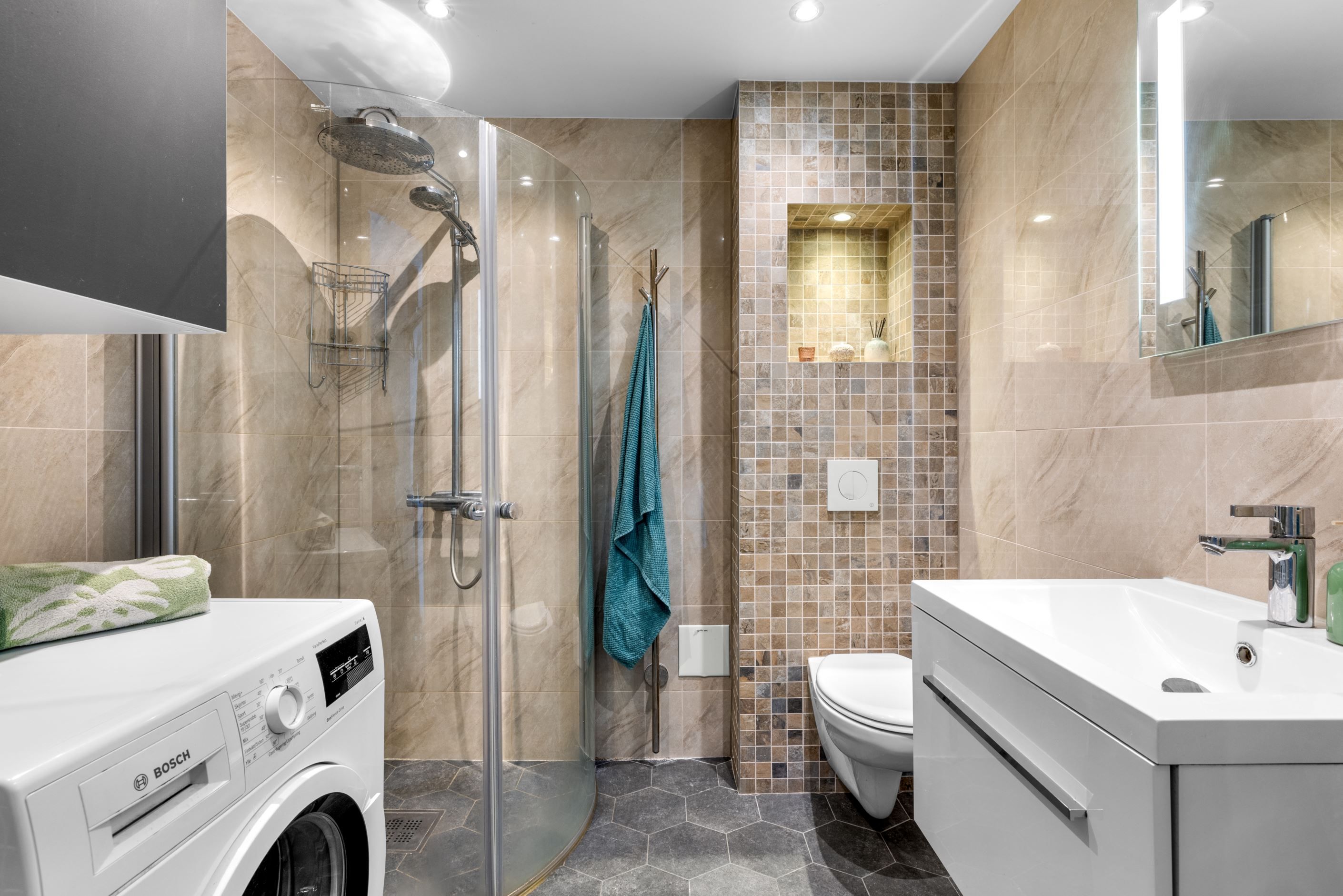 Badrum och tvättrum.