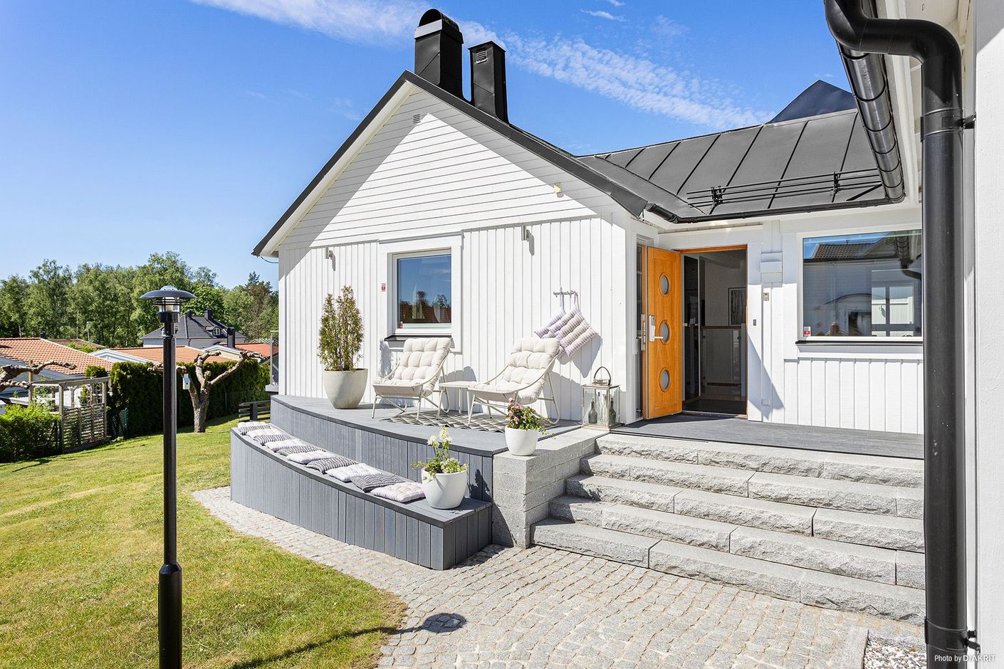 Uteplats vid husets entré