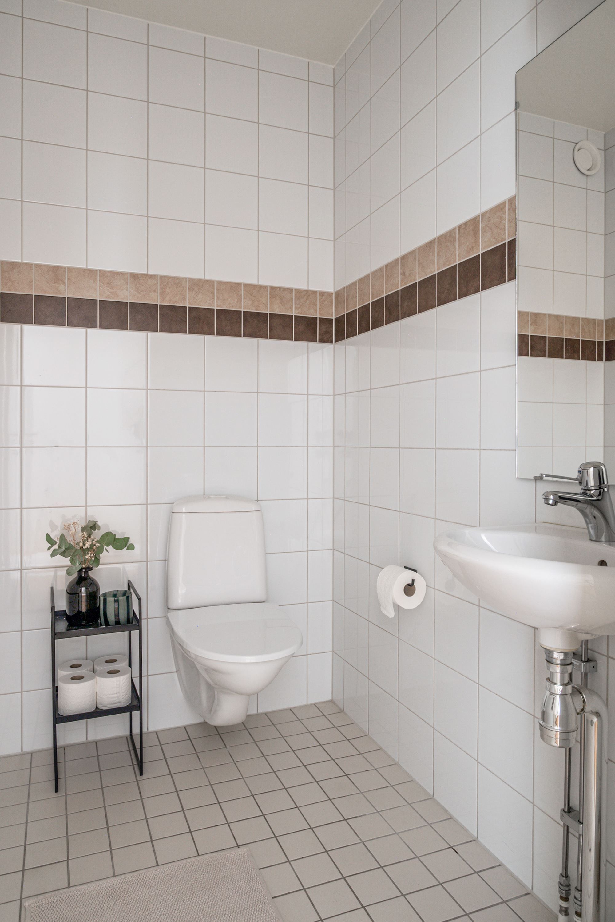 Praktisk separat wc som nås via hallen