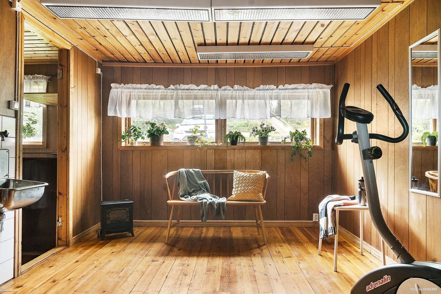 Garage, ombyggt till rum/verkstad eller möjligt gym