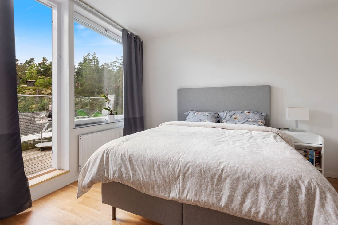 Stora sovrummet med egen balkong