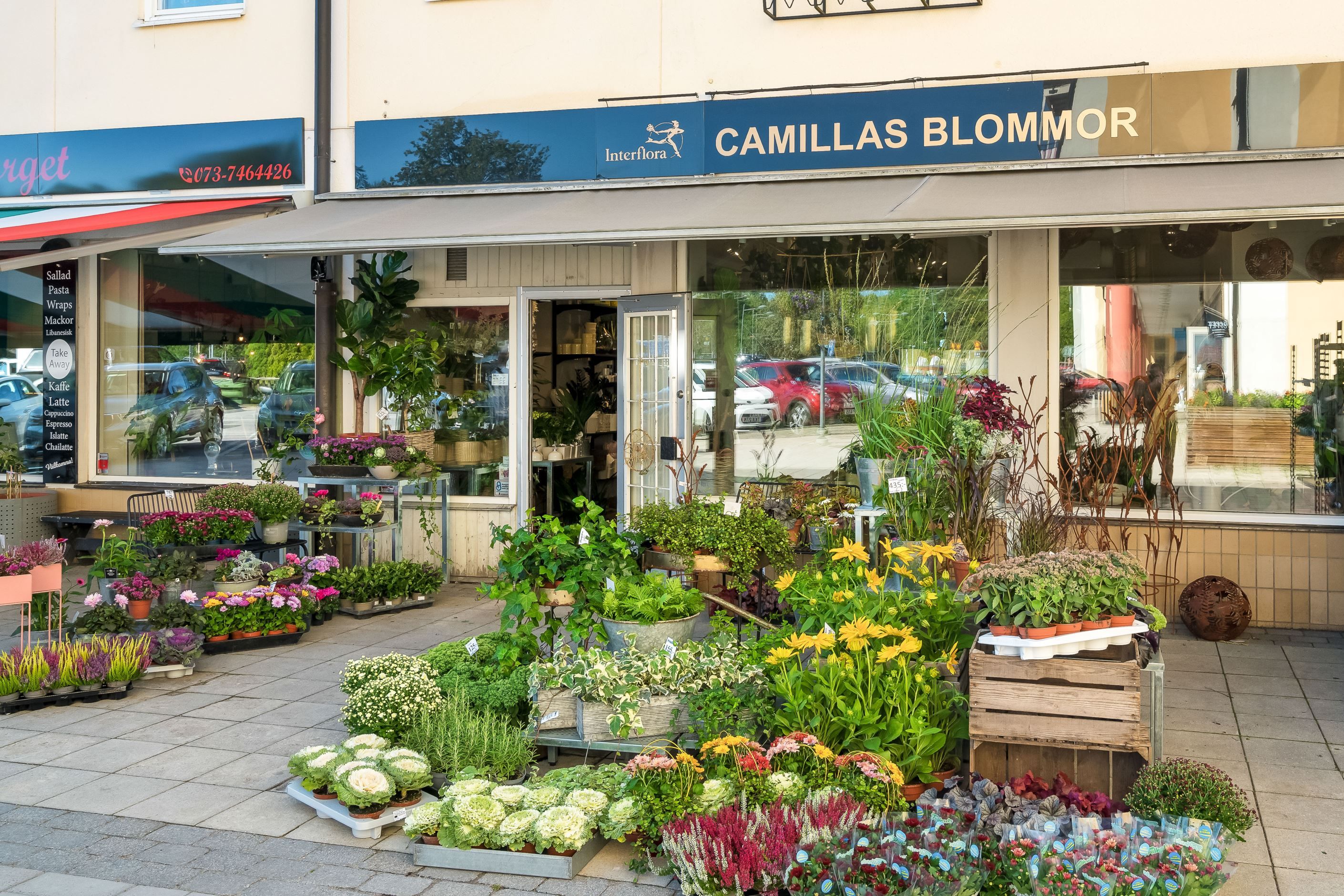 Blomsteraffär vid Trollbäckens centrum/alléplan