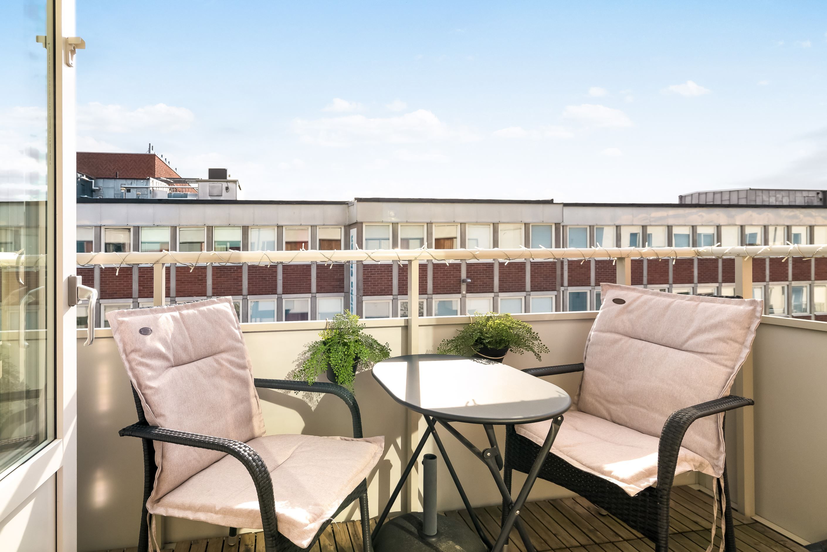 Härlig balkong där båda dörrarna kan öppnas upp