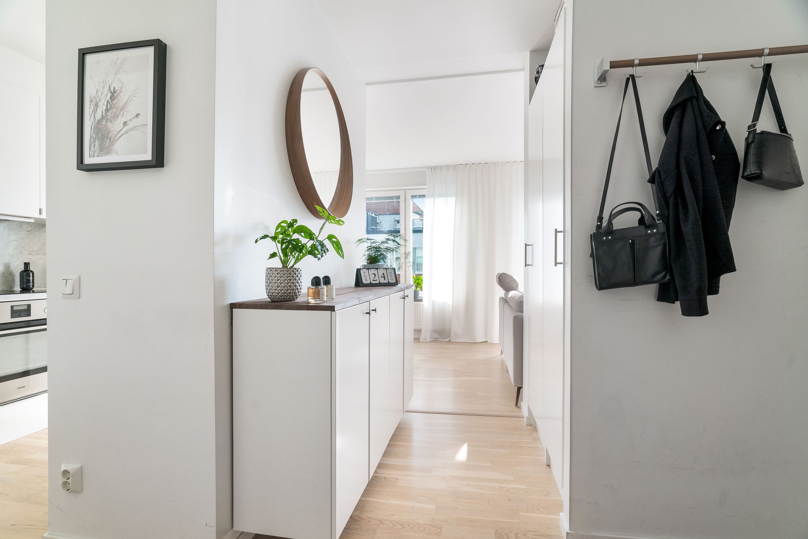 Mot kök och vardagsrum
