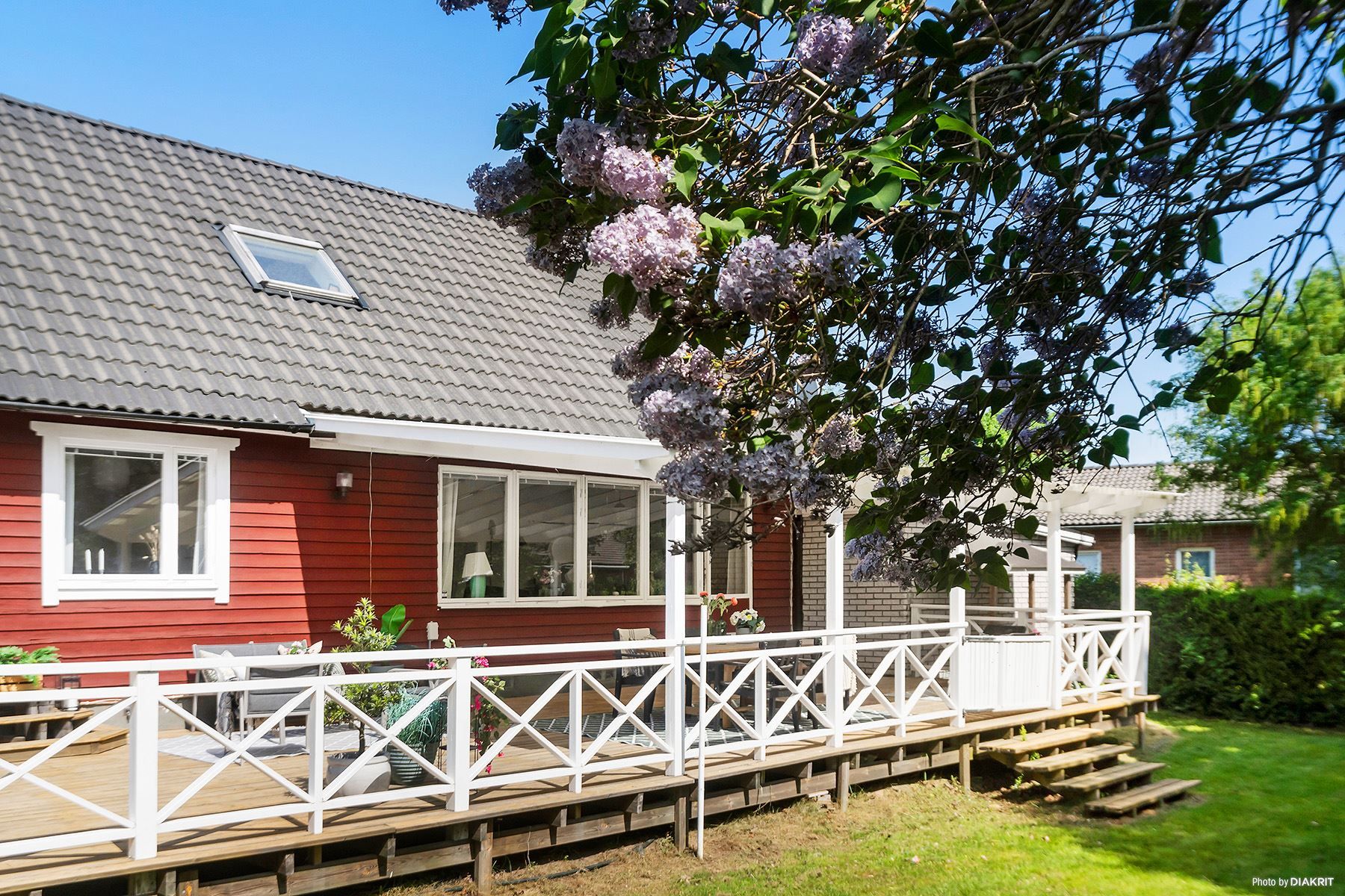 Härligt tomt och uteplats i söderläge