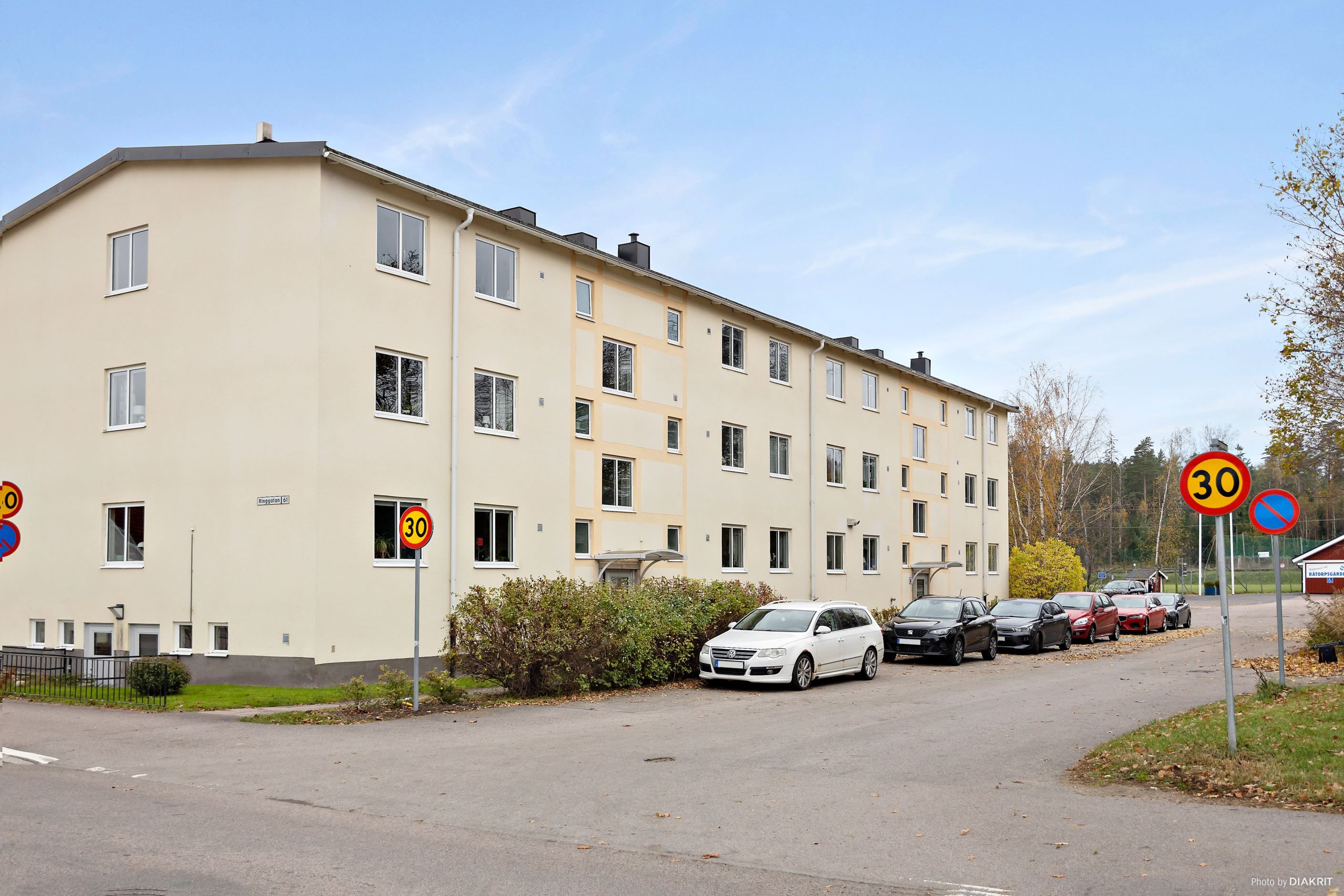 Framsida med fri parkering utanför huset