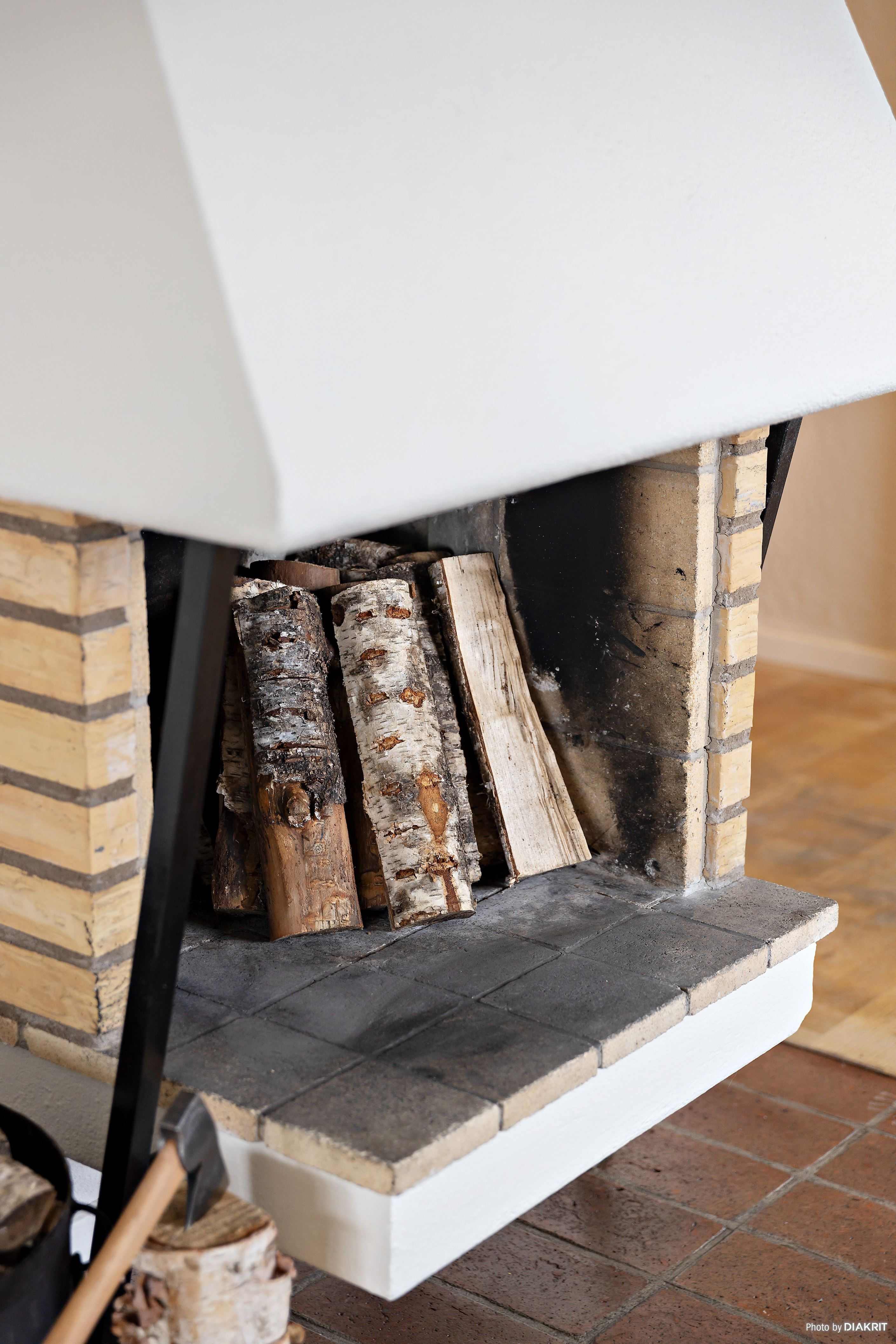 Öppen spis i vardagsrummet