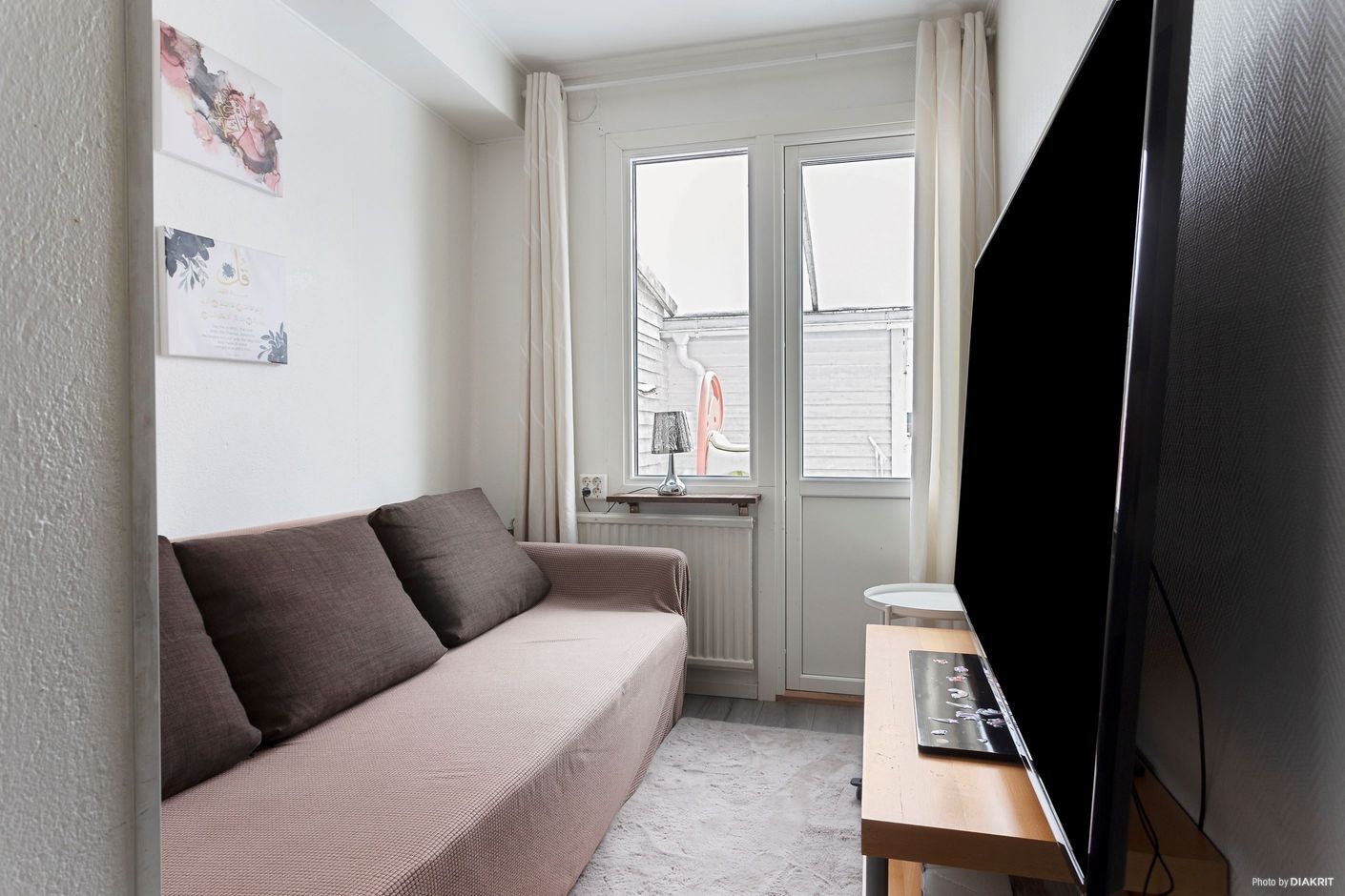 Kontor/gästrum/förvaring med utgång till baksidan