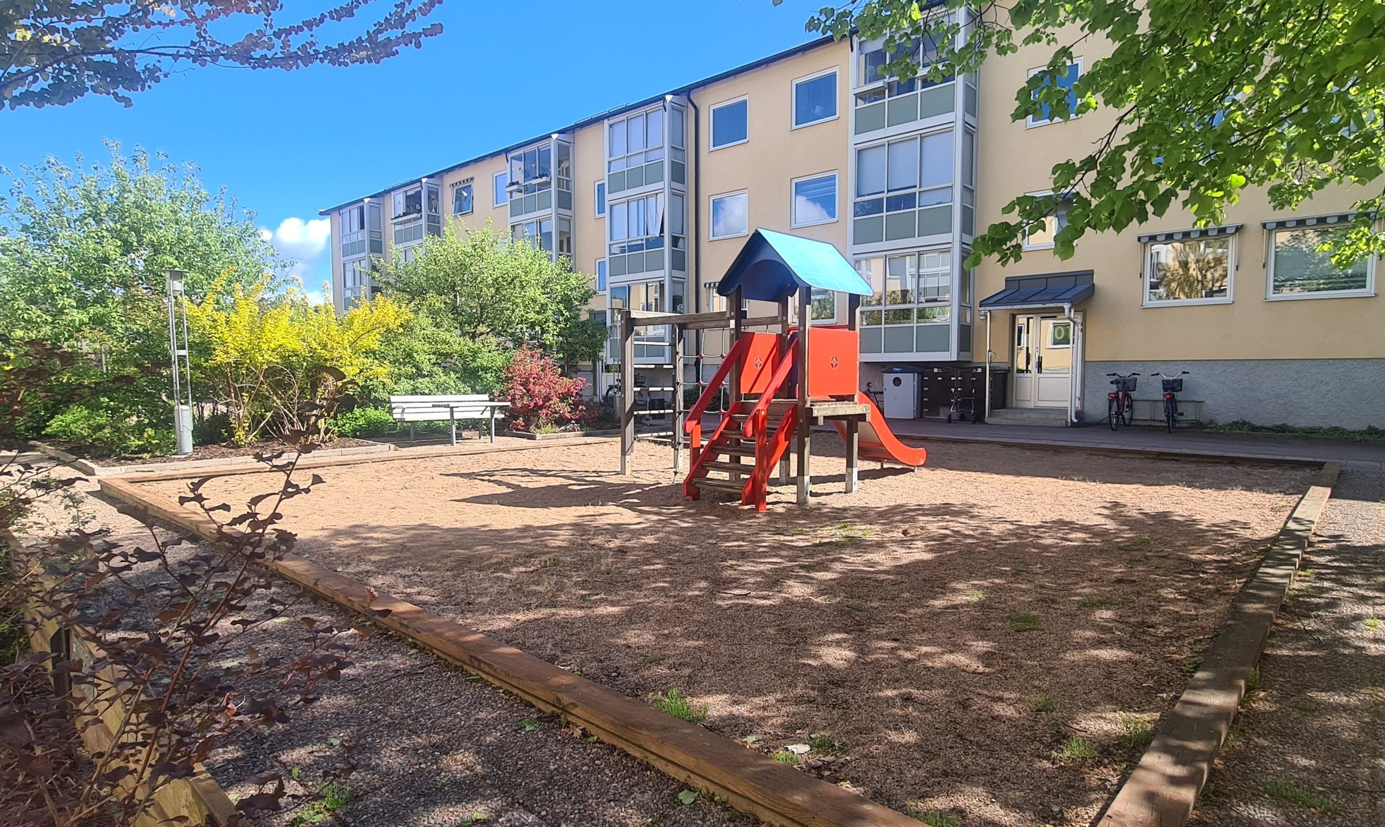 Lekplats runt hörnet