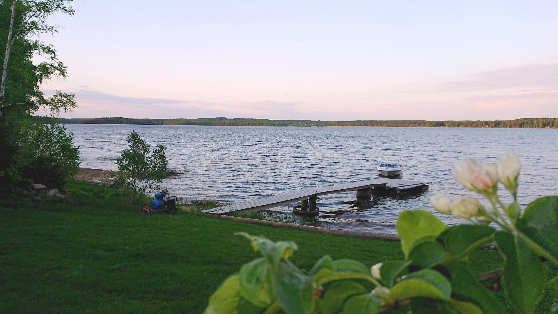 Strandtomt med egen brygga