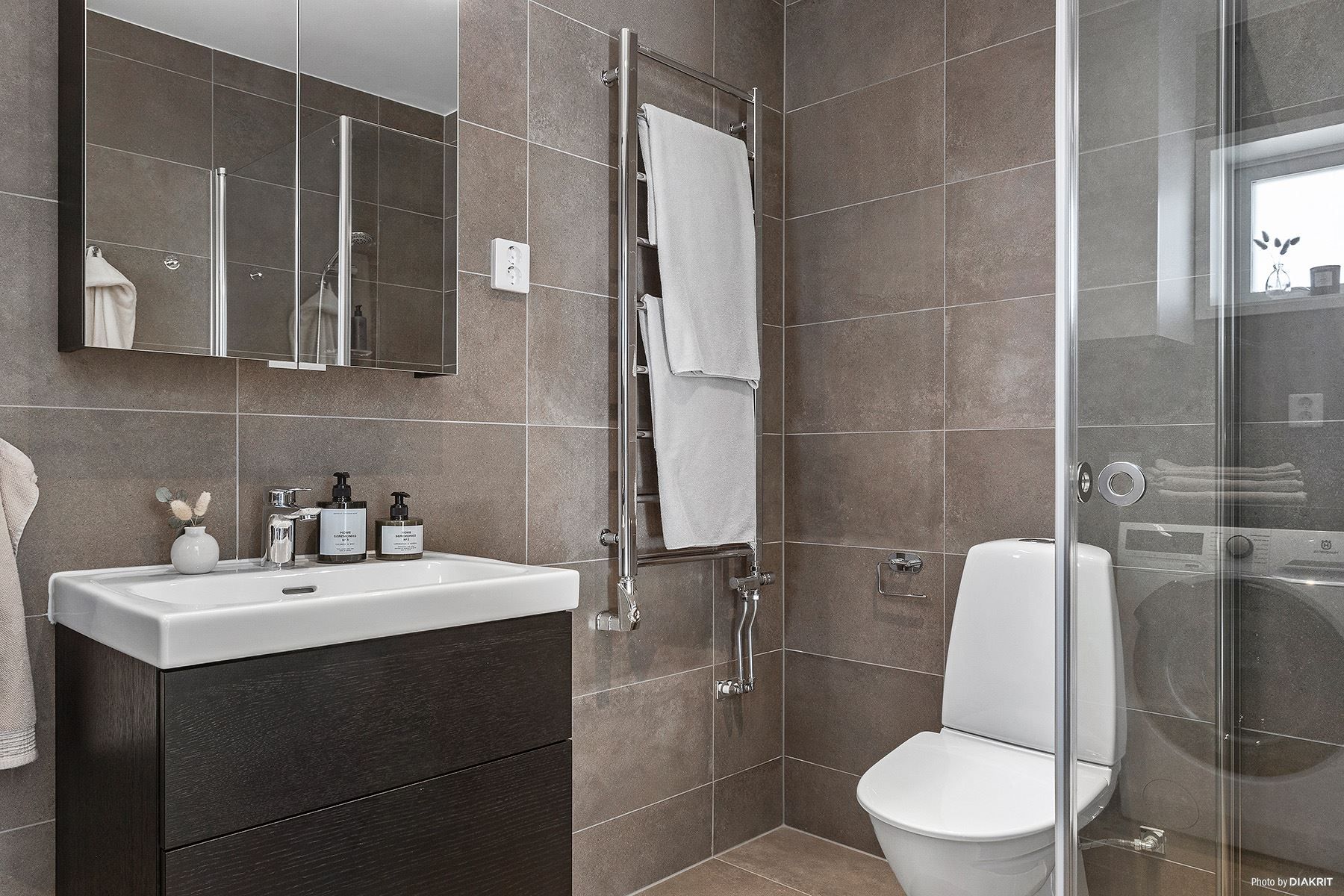 Stilrent och enhetligt badrum!