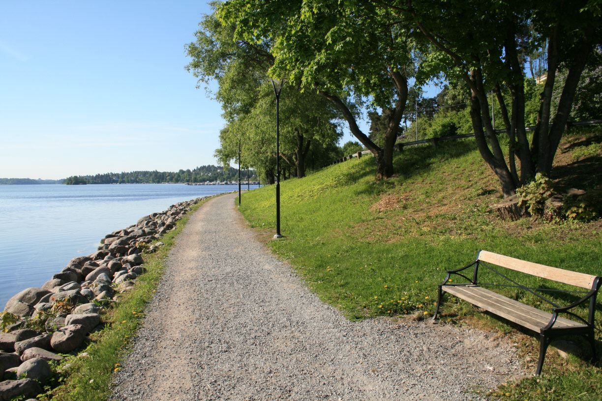 Edsviken med bad, cykel- och promenadspår