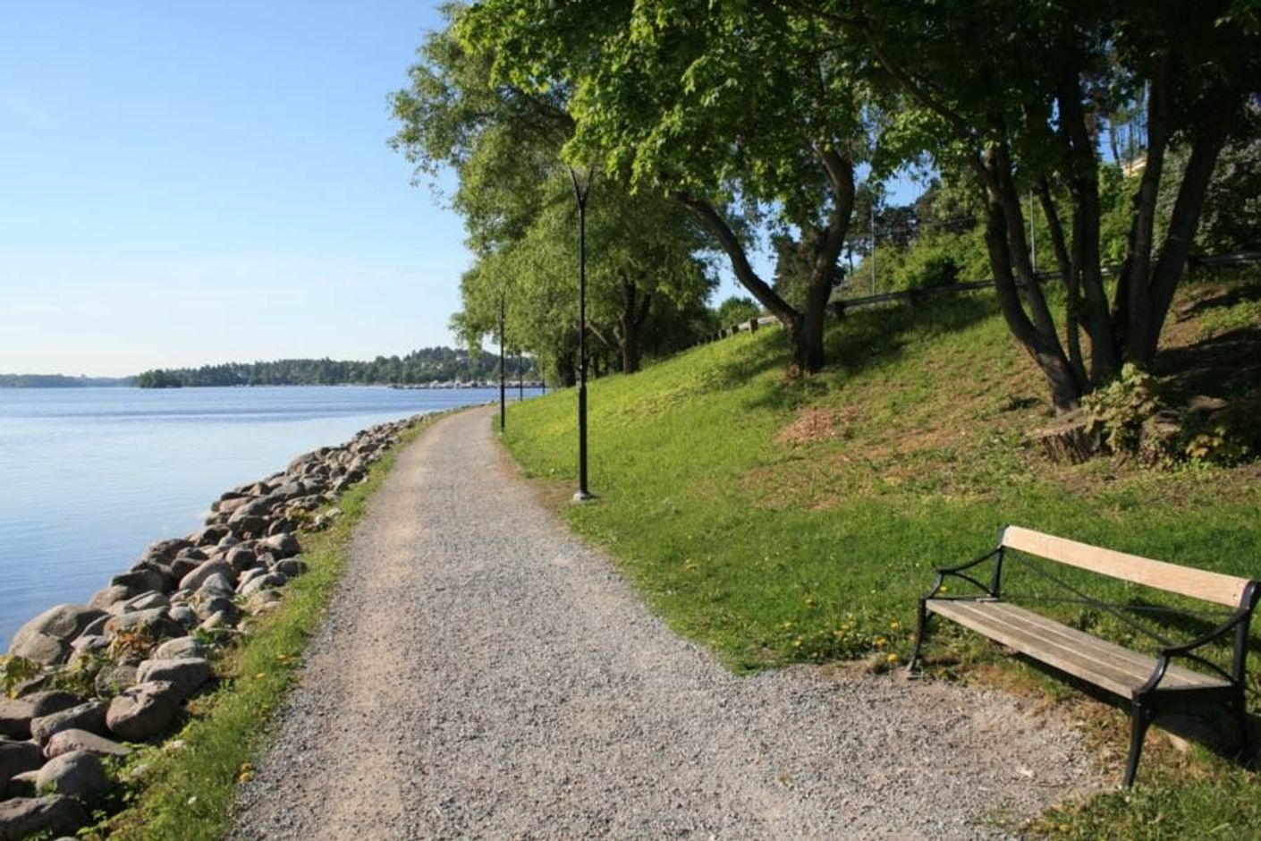 Edsviken med bad, cykel- och promenadspår