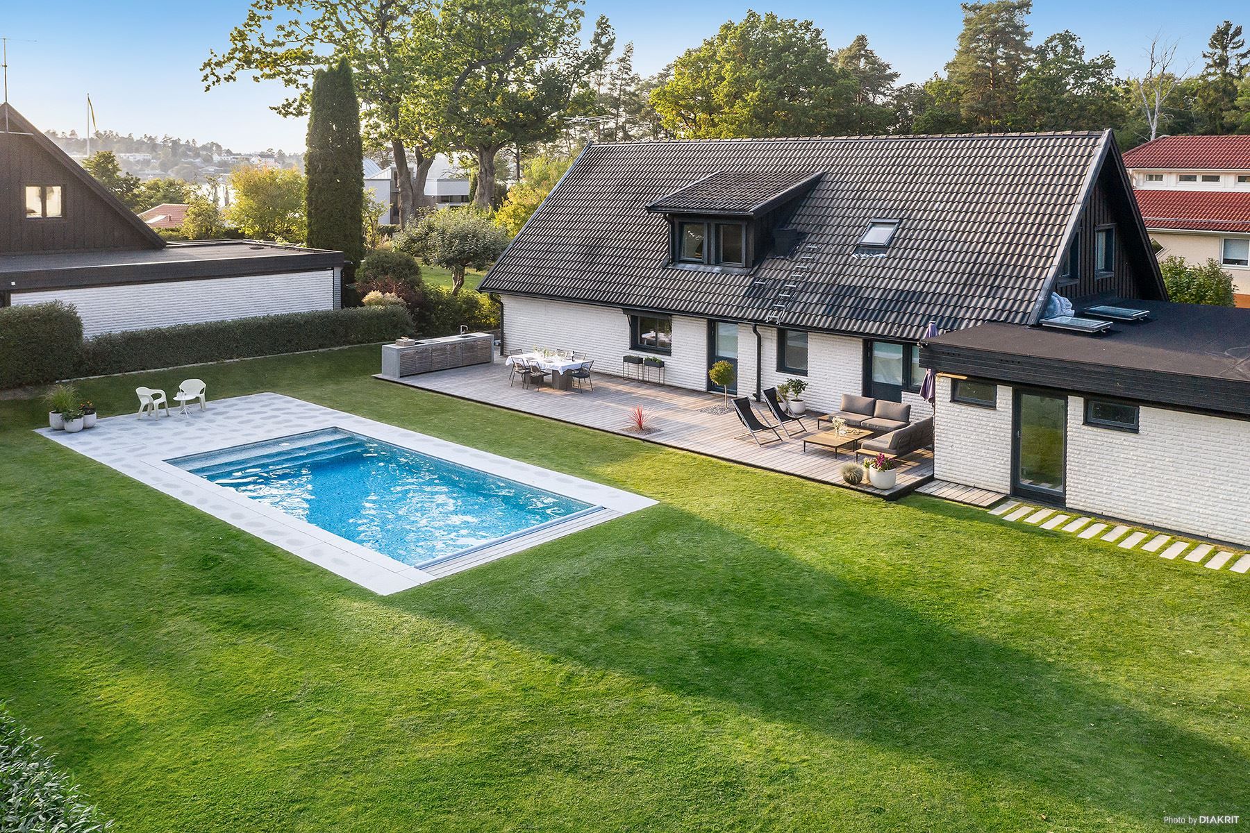 Två hus från havet!