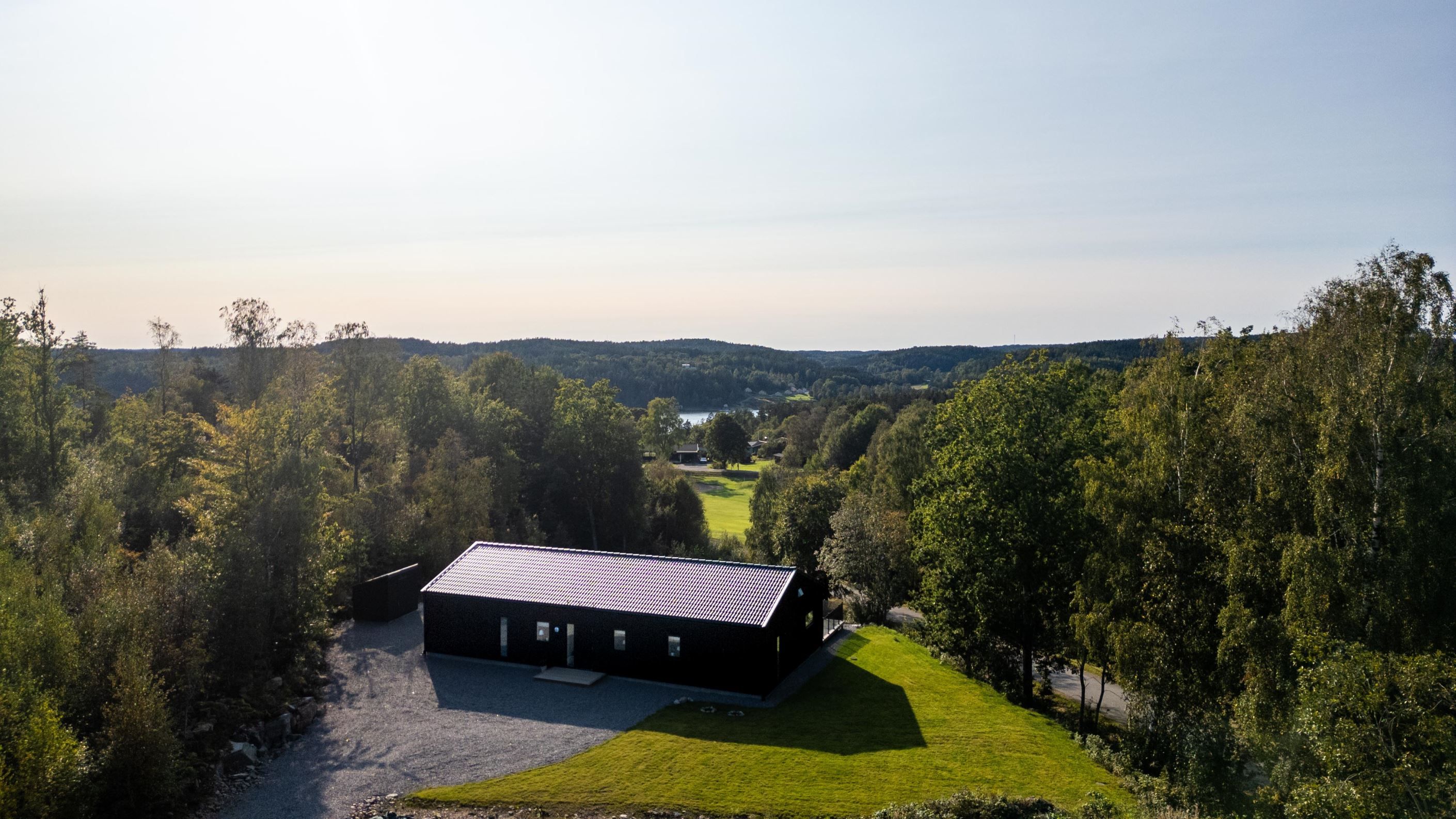 Första huset är uppfört och sålt till nyinflyttad granne!