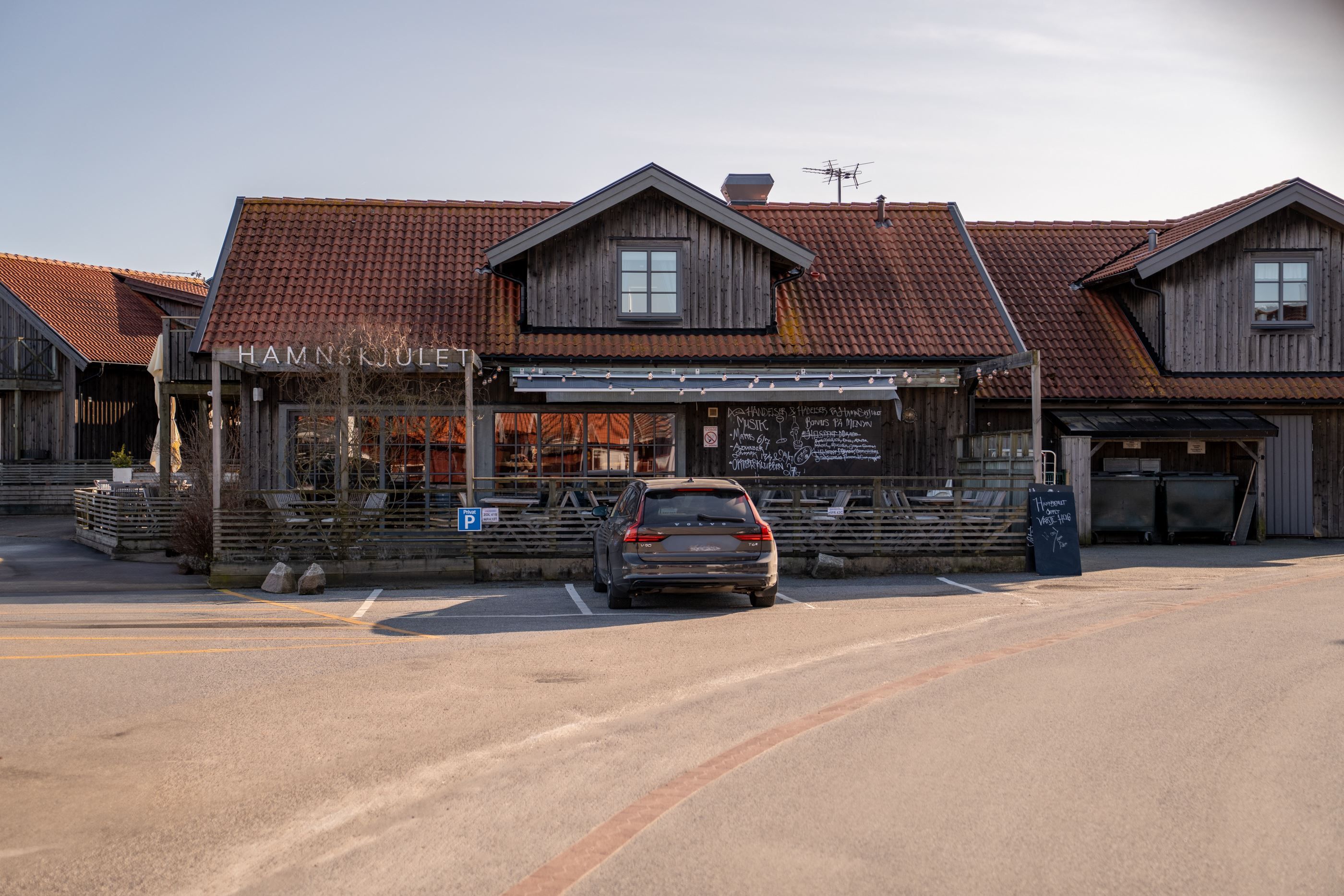 Hamnskjulet serverar kustmat lagad på lokala råvaror