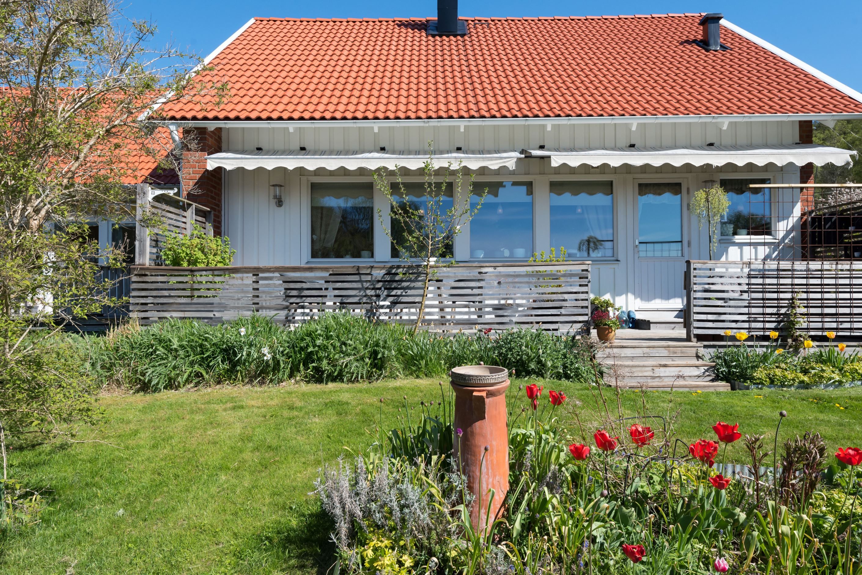 Prunkande trädgård...