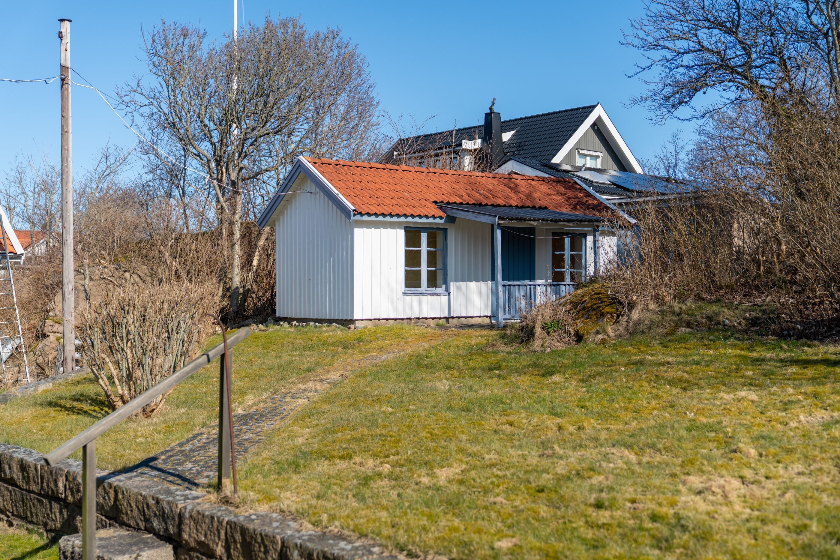 Mot gästhuset