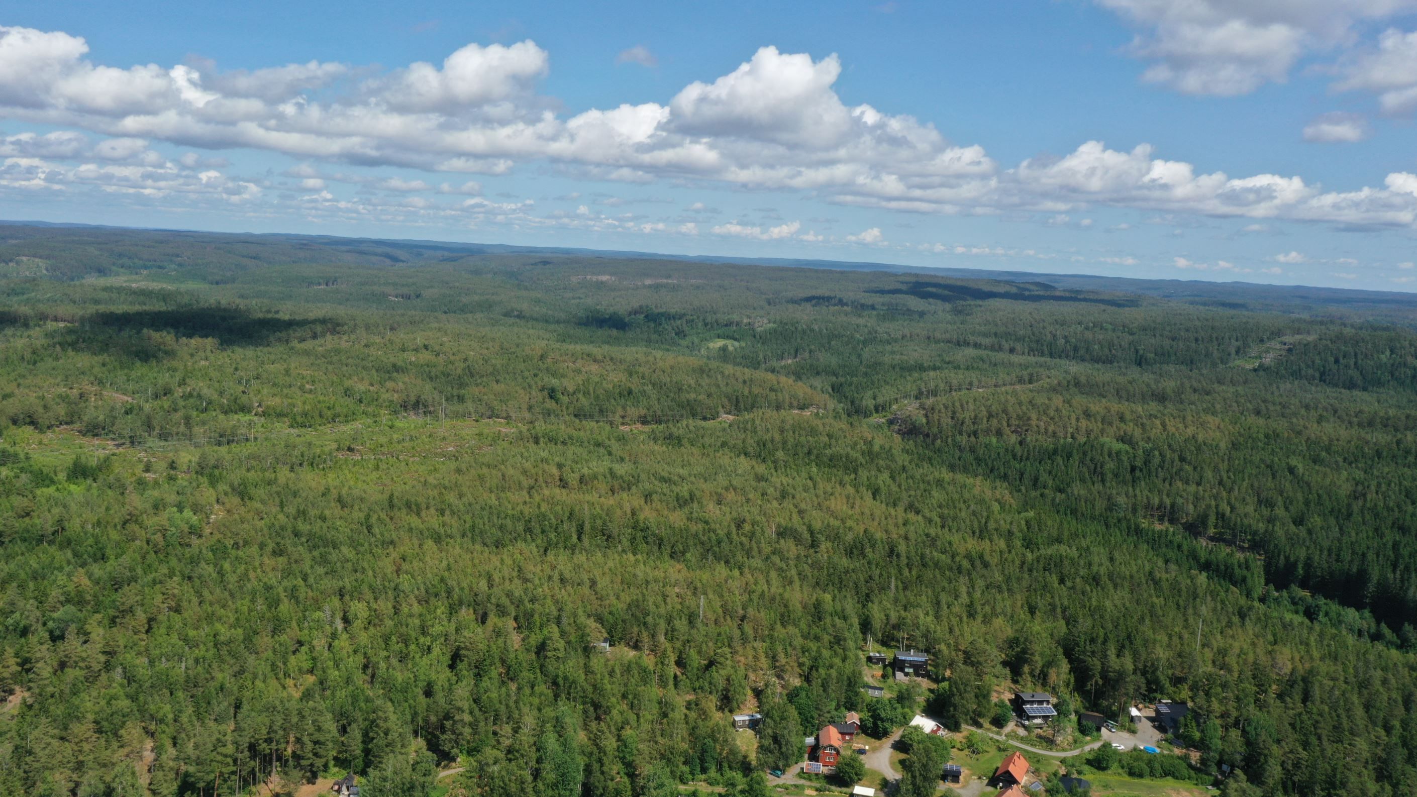 i Förgrunden ser man byggnaderna på 1:24