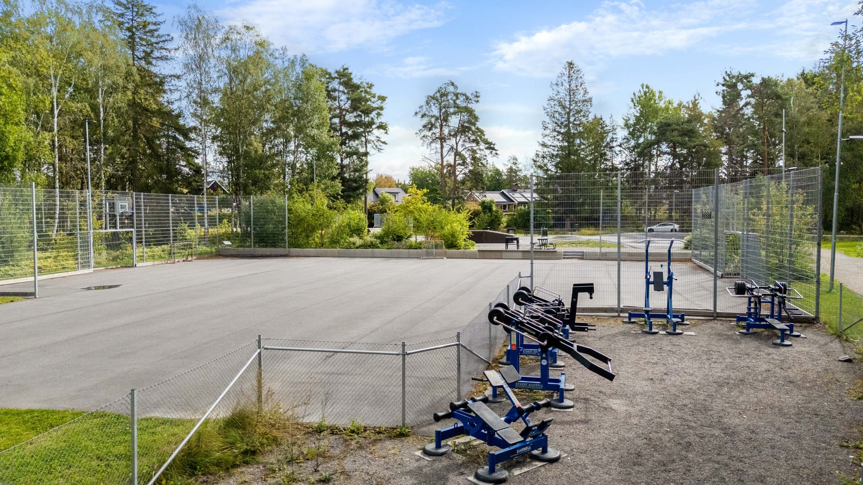 Närhet till utegym, fotbollsplan, aktivitet