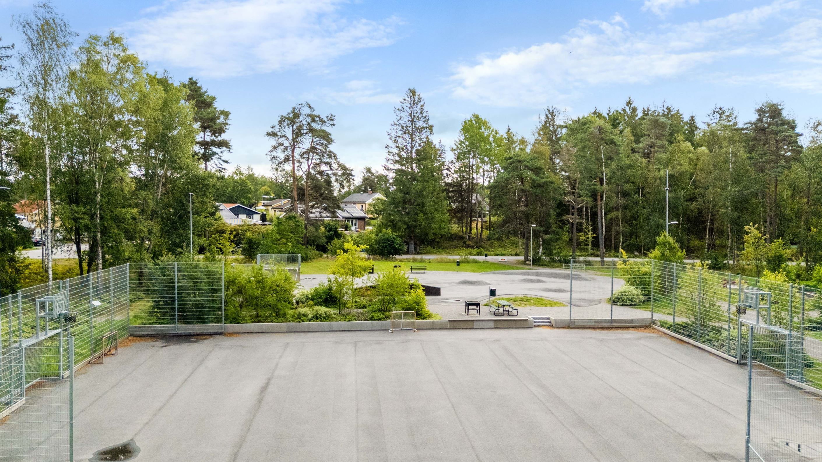 Närhet till utegym, fotbollsplan, aktivitet