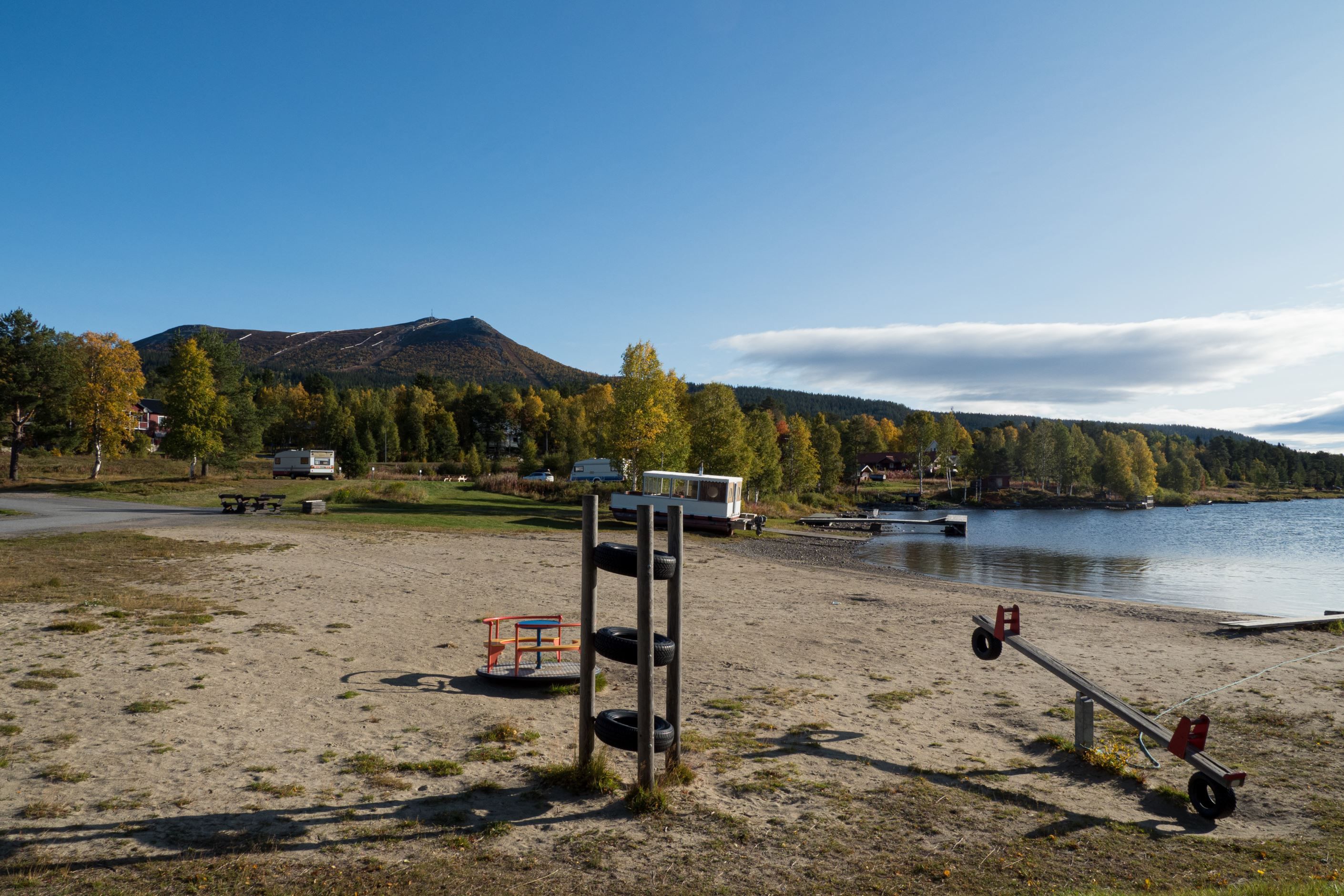 Stranden mitt i byn