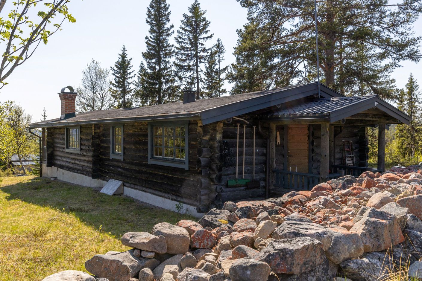 Välkommen till Uppvallen och Lövsångaren 11