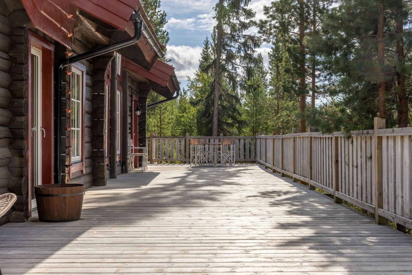 Stor altan i kärnfuru