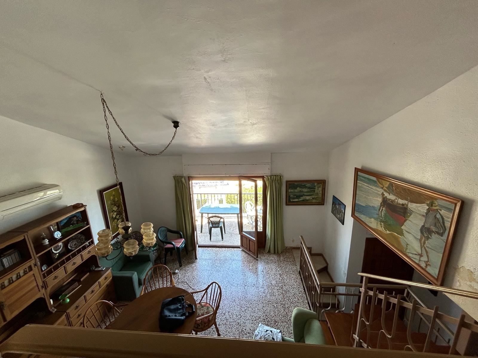 The agent's photo