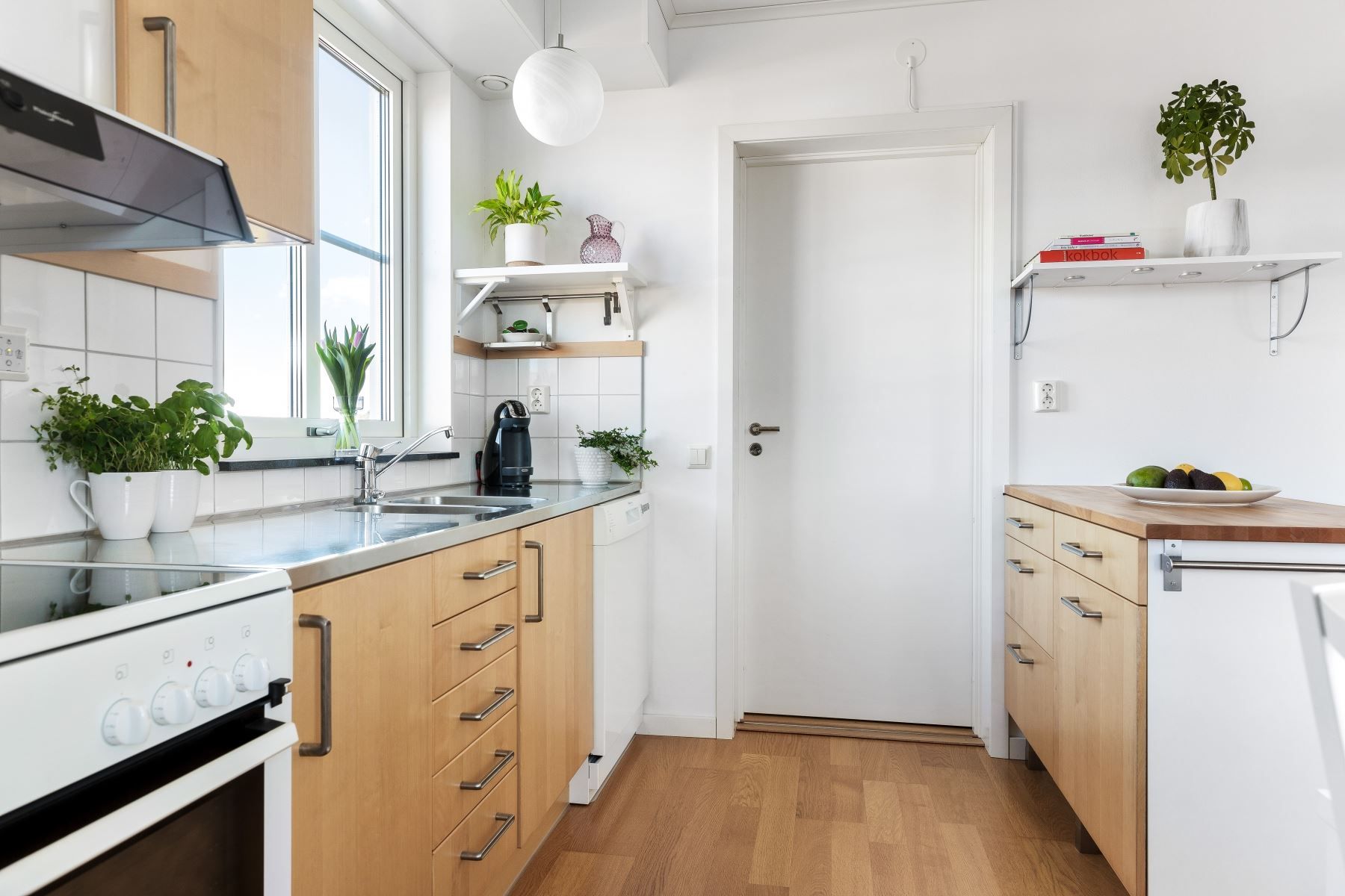 kök med plats för förvaring