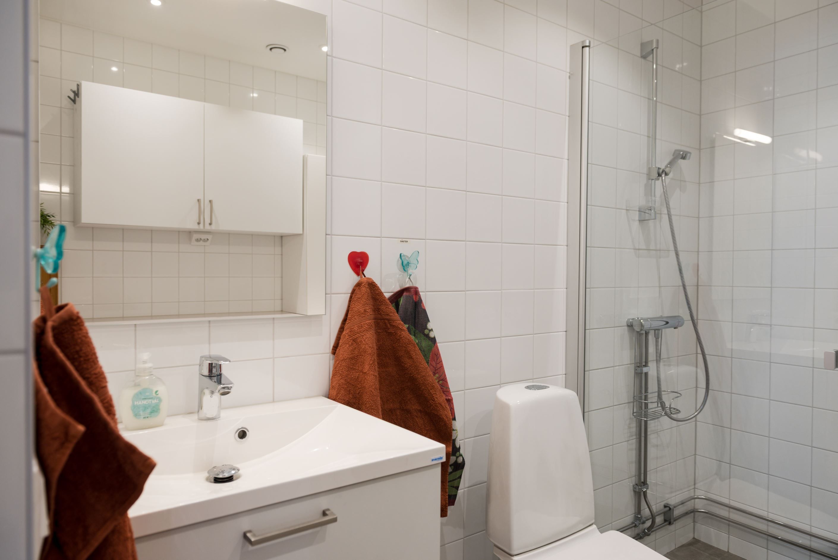 Badrum med tvättmaskin/torkumlare